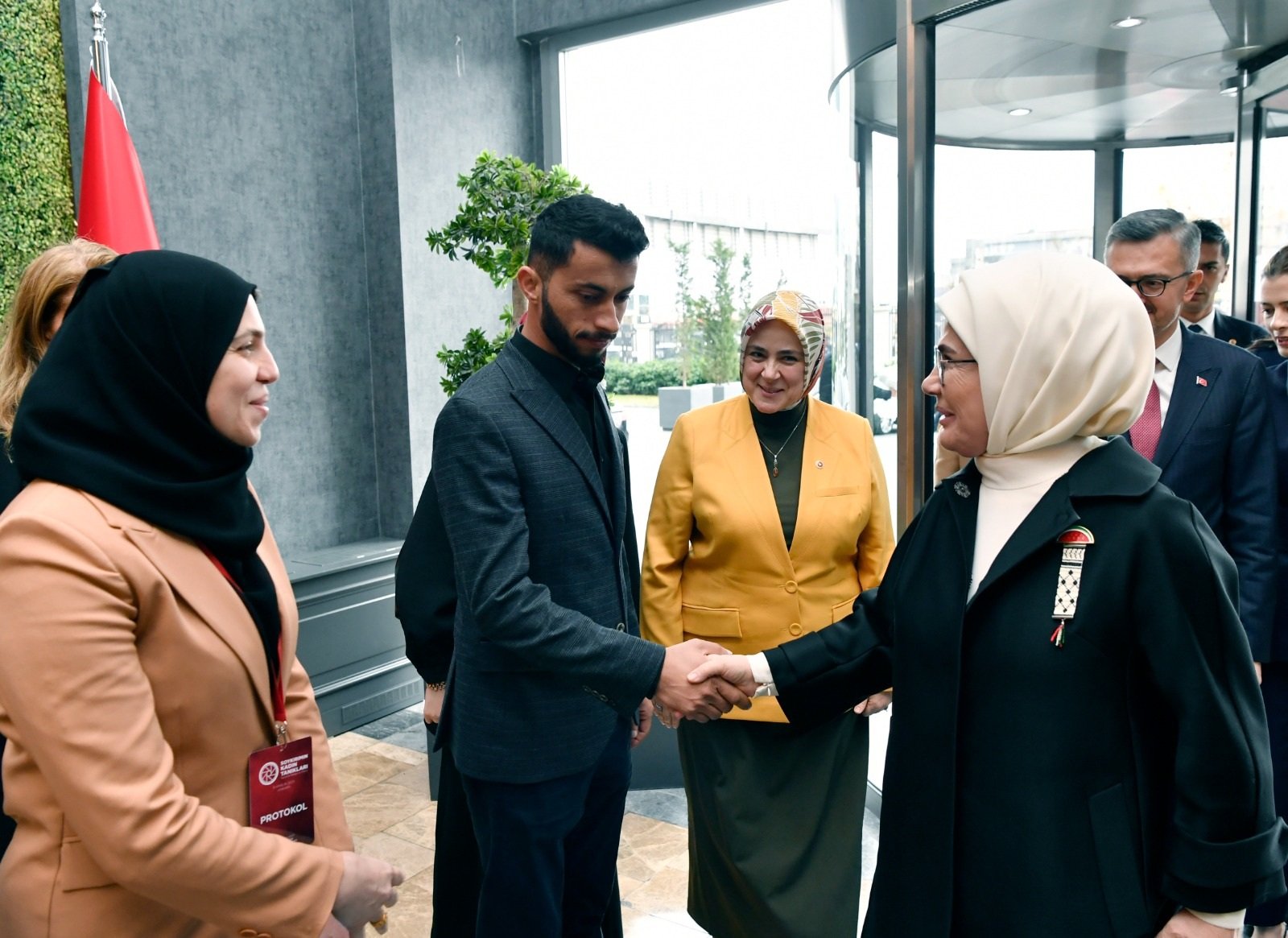 Emine Erdoğan’dan Sert İsrail Eleştirisi: ‘Gazetecileri Sindirmek İçin Evlerini Bombaladılar’