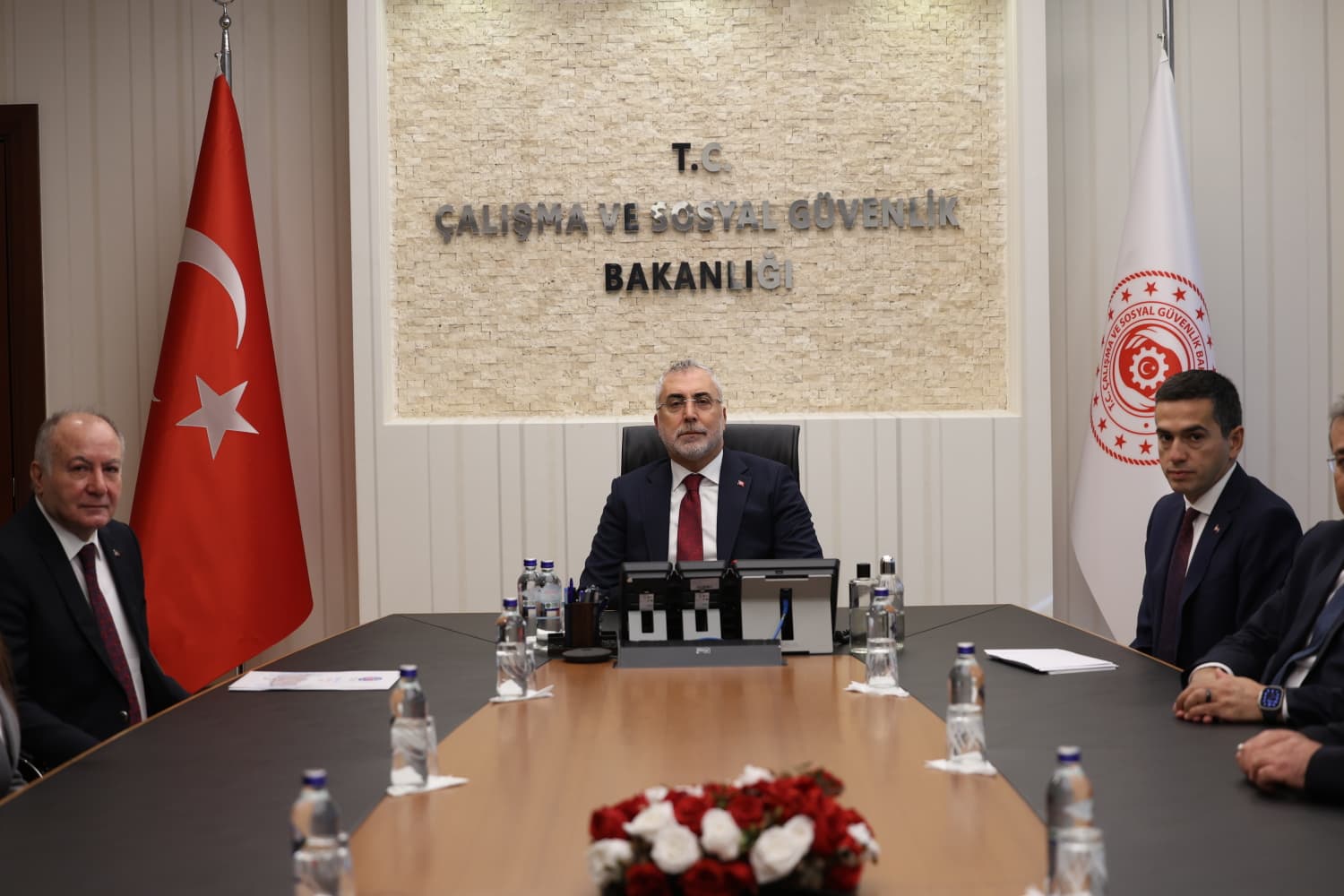 Asgari Ücret Görüşmelerinde Kriz: Türk-İş Komisyona Katılmadı!