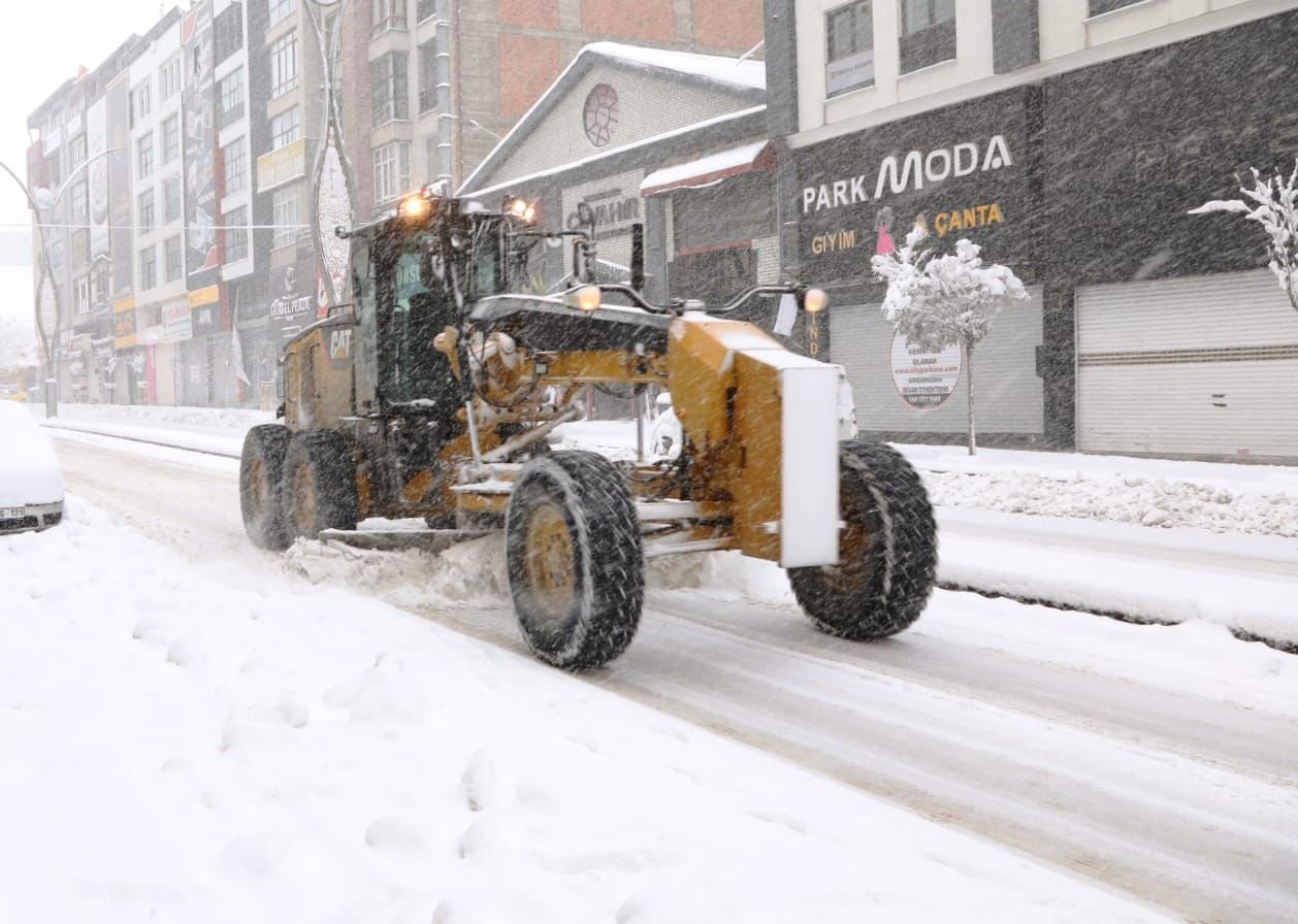 Van'da kar nedeniyle kapanan 389