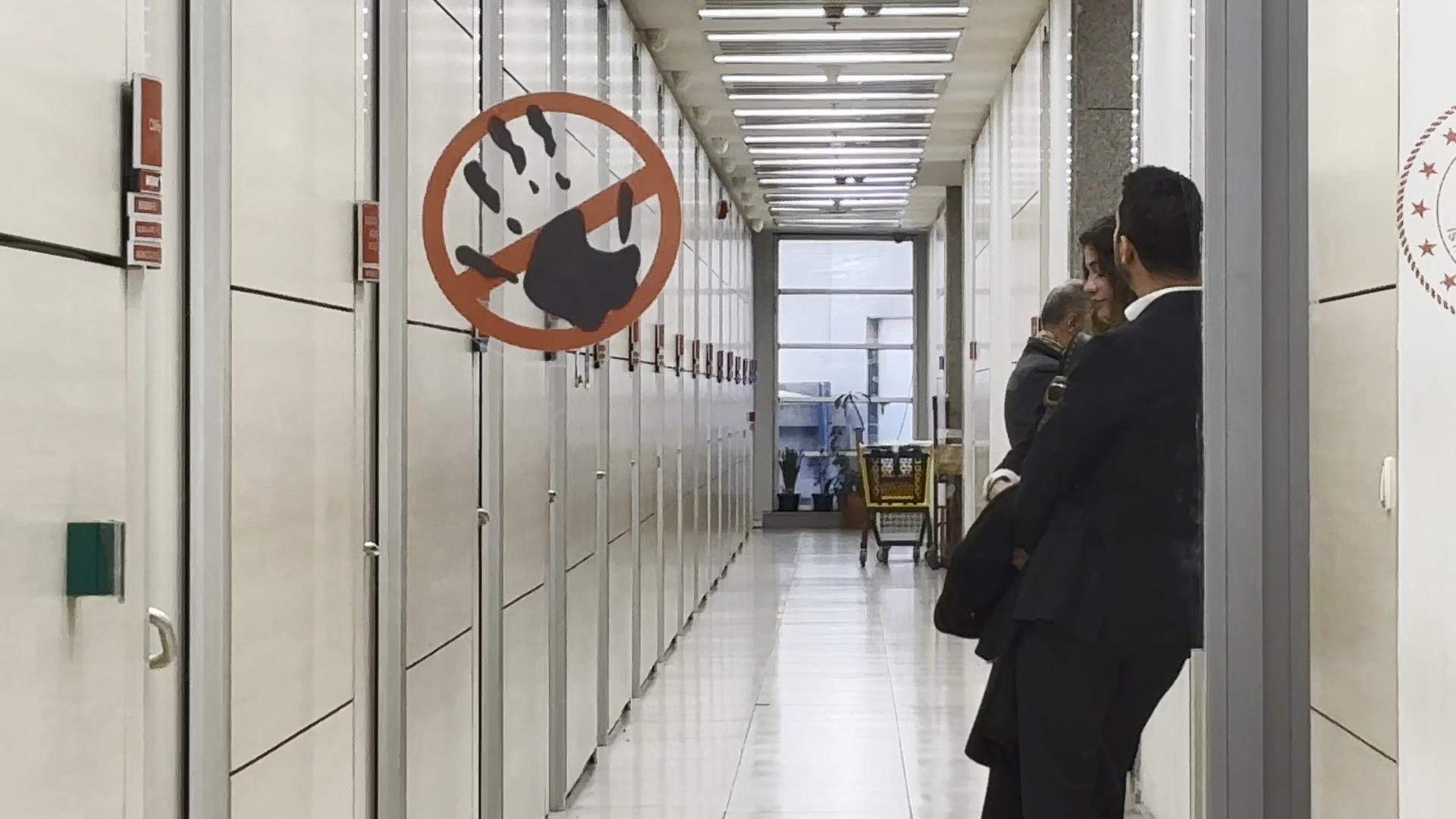 Berrak Tüzünataç, İstanbul'da şarkıcı ve