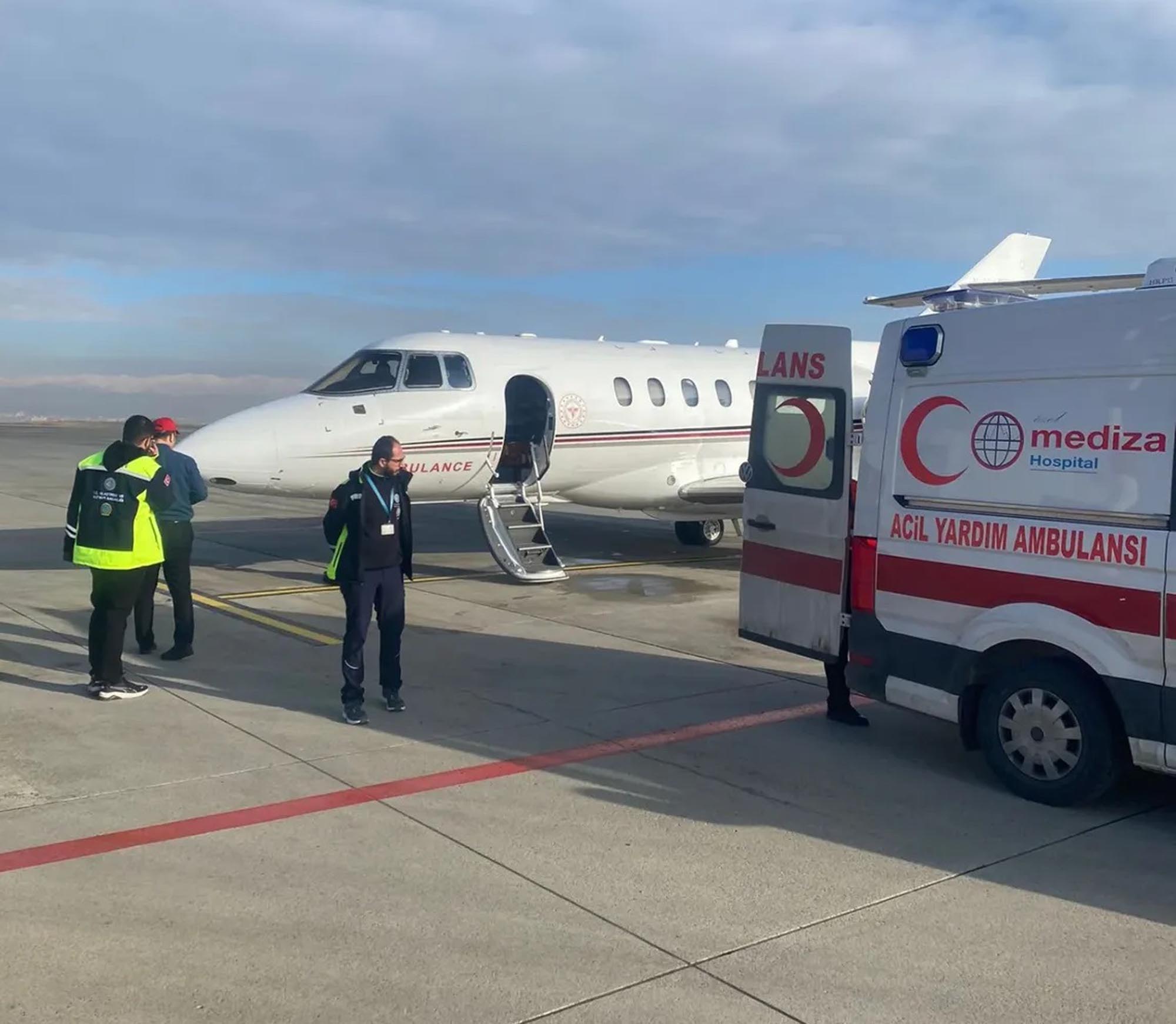 Sağlık Bakanlığı’nın Ambulans Uçağı, 4 Günlük Bebeği Hayata Bağladı