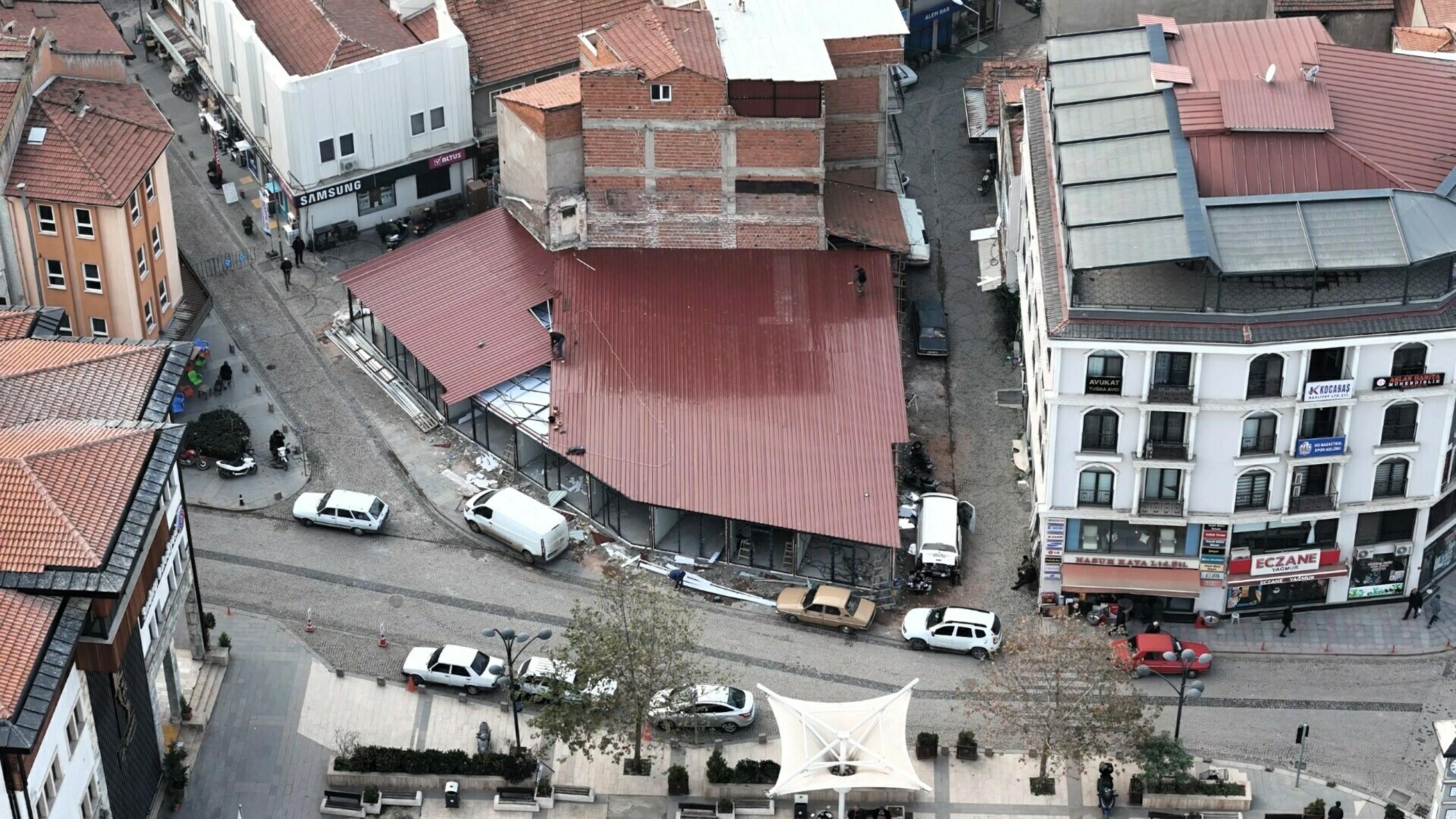 Balıkesir Sındırgı'da depremlerden zarar gören