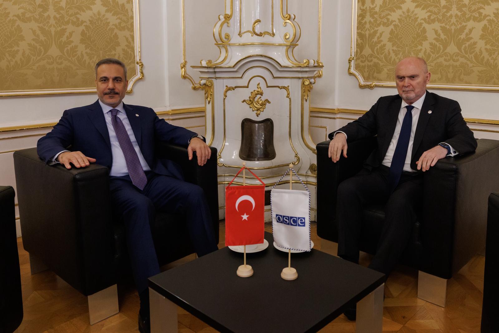 Dışişleri Bakanı Fidan, AGİT Genel Sekreteri Sinirlioğlu ile Viyana’da Görüştü