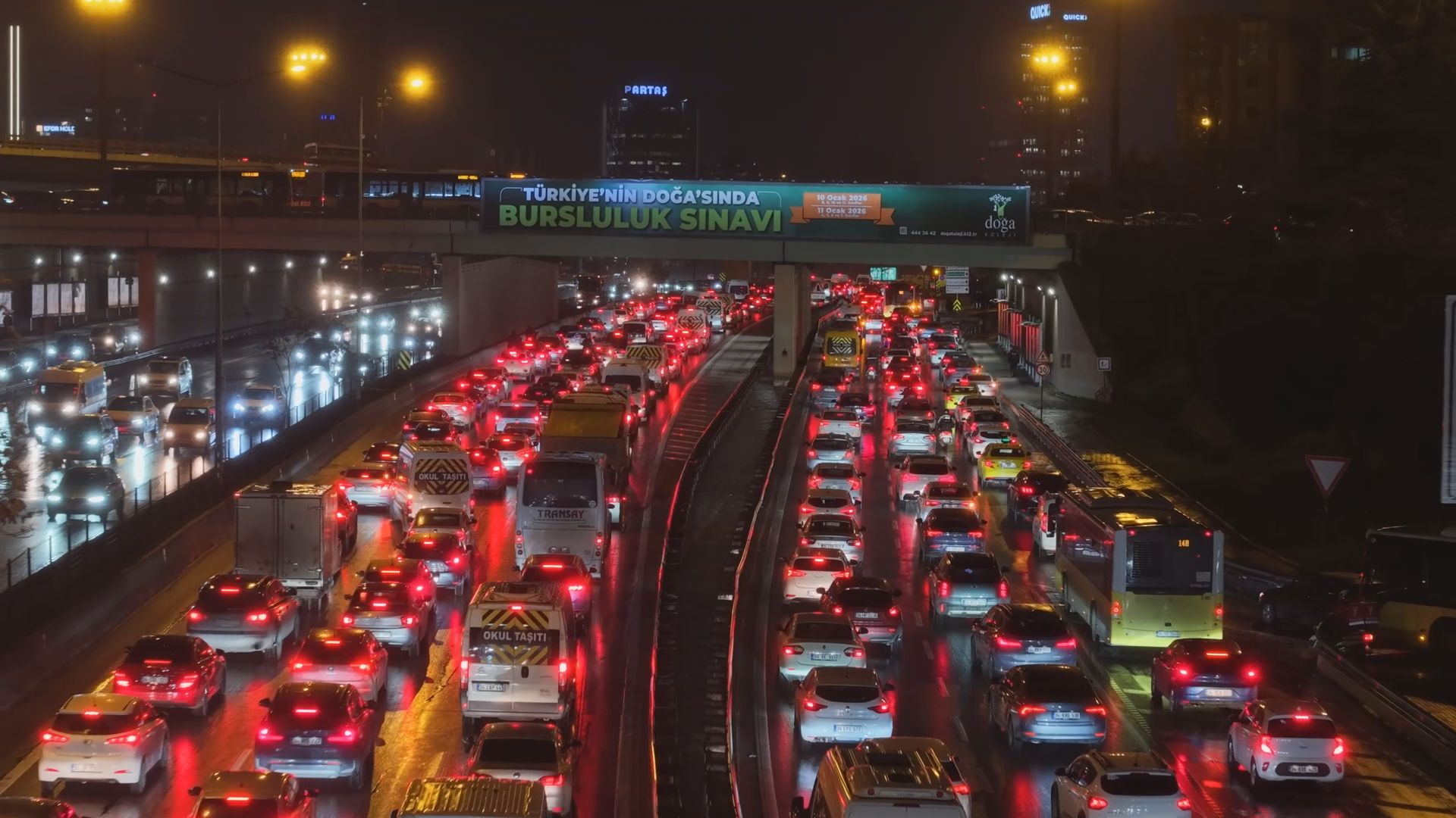 İstanbul'da akşam saatlerinde trafik yoğunluğu