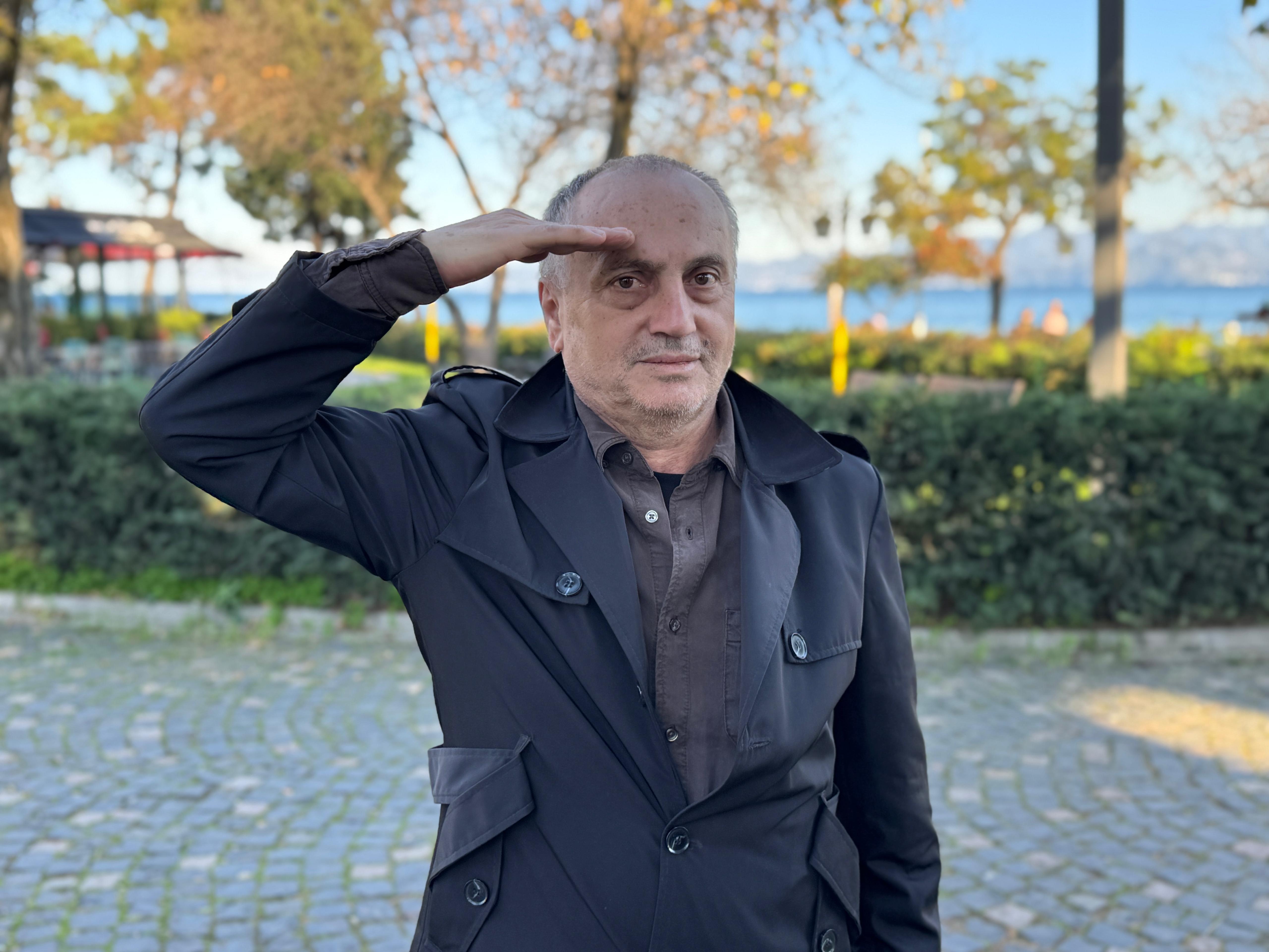 62 Yaşında Çifte Vatandaşlık Alan Emekli, Trafik Denetiminde Asker Kaçağı Çıktı!