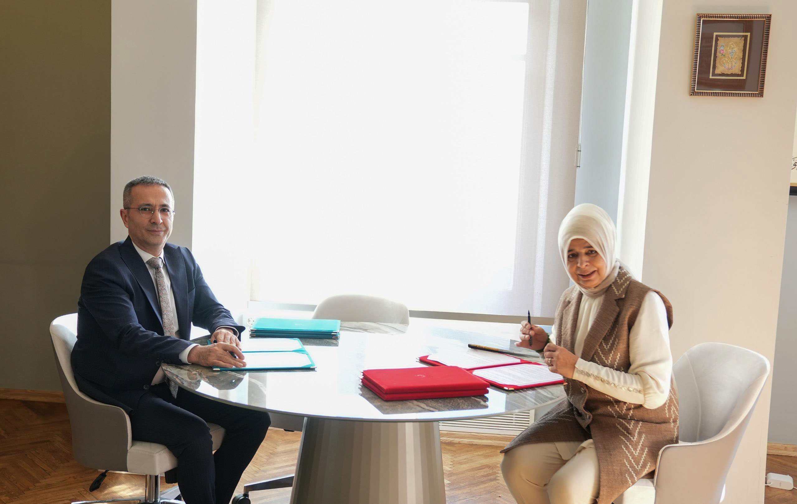 Yunus Emre Enstitüsü ile Uluslararası