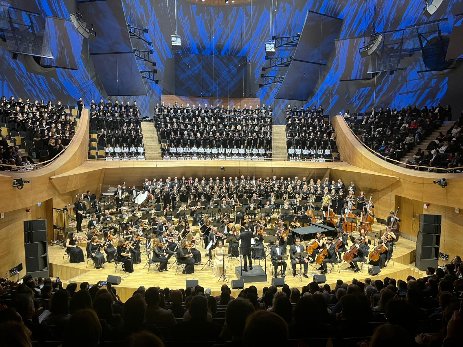 500 Kişilik Dev Koro, Dünya Koro Günü’nde Carmina Burana’yı Seslendirdi