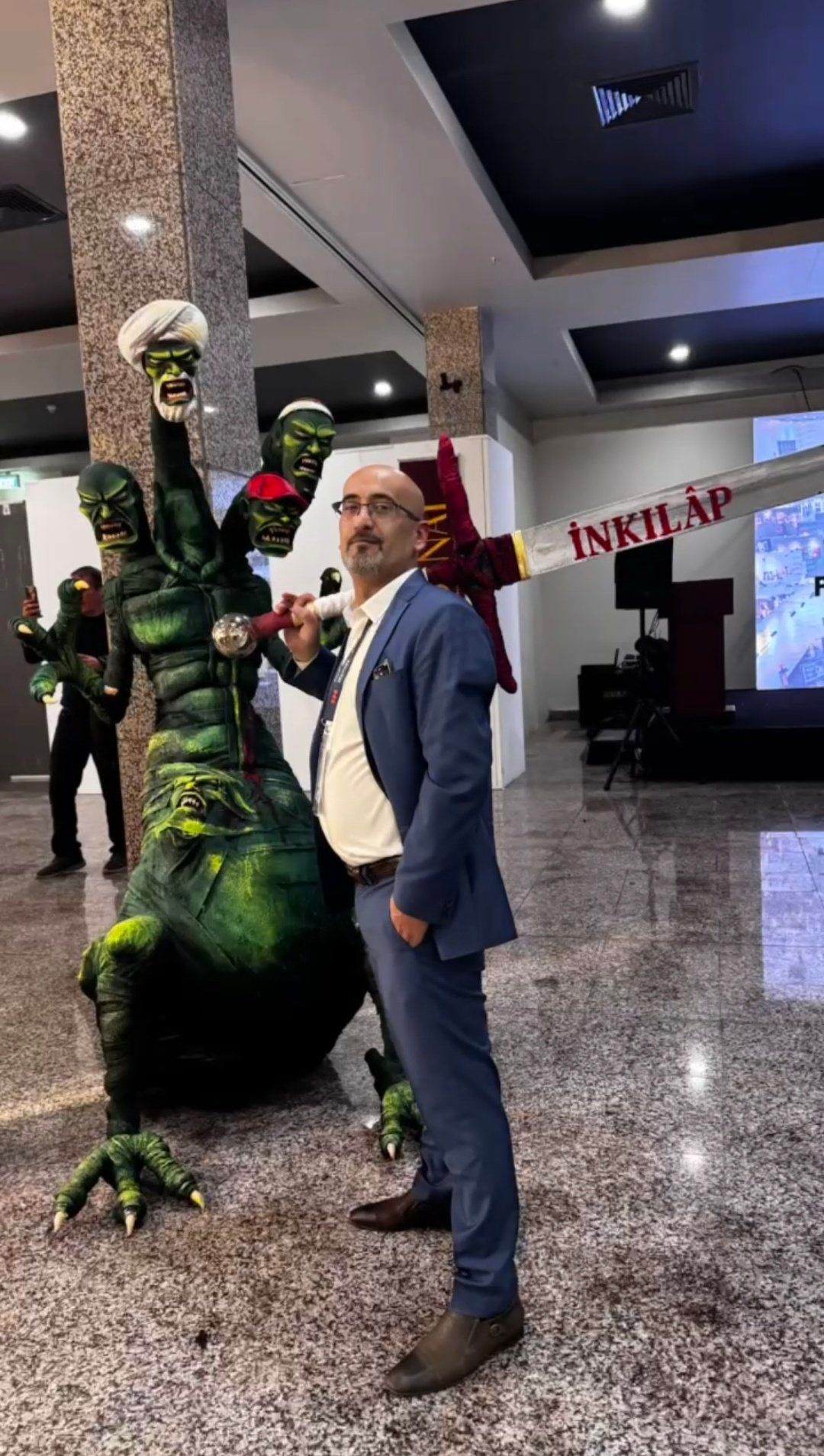 Şişli’de Sanat Fuarında Tepki Çeken Heykel: Yapan ve Sergileyenler Gözaltına Alındı