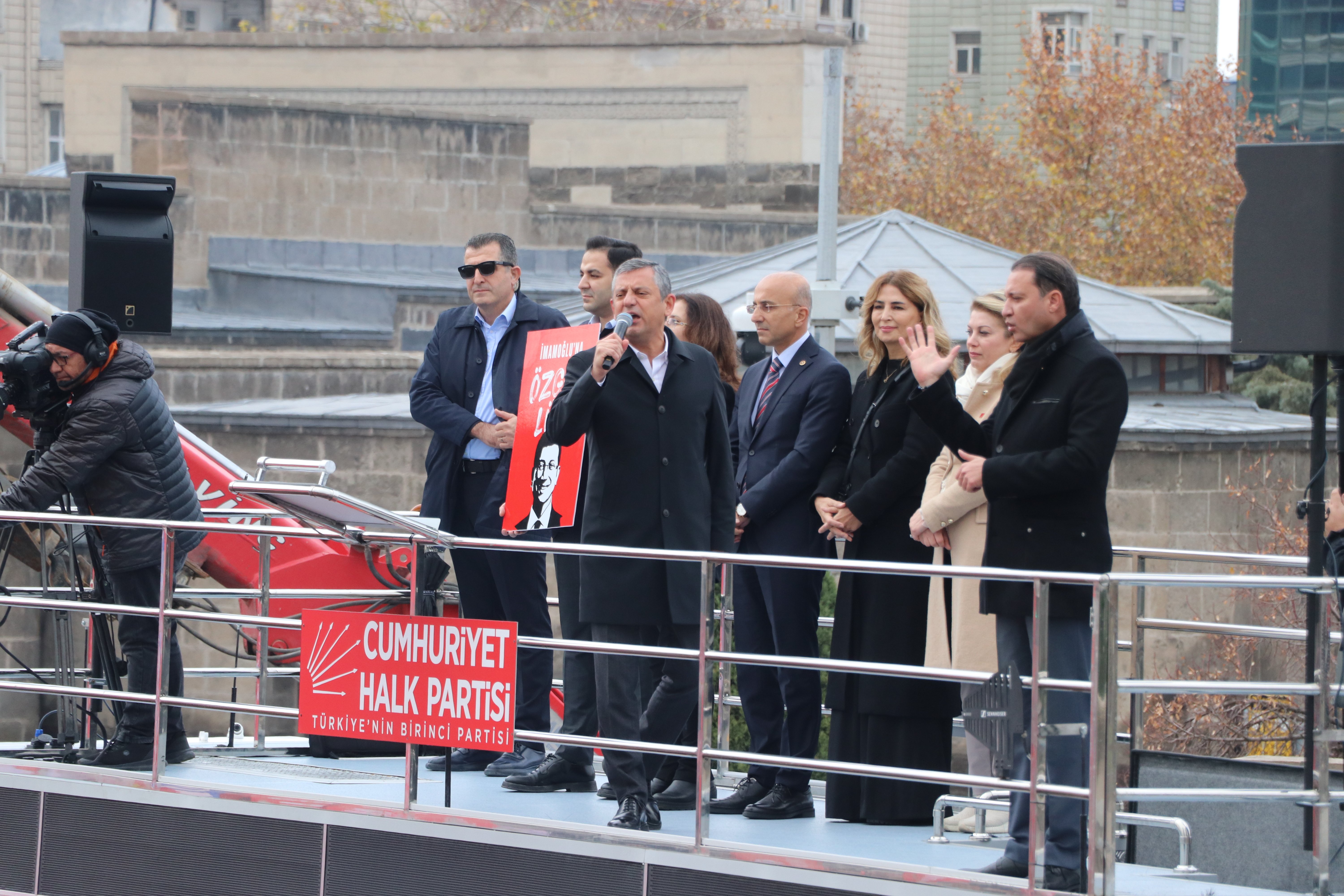 Özgür Özel’den Kayseri’de Sert Mesaj: ‘Artık Kale Siyaseti Bitti, Milletin Kalesi Burası’