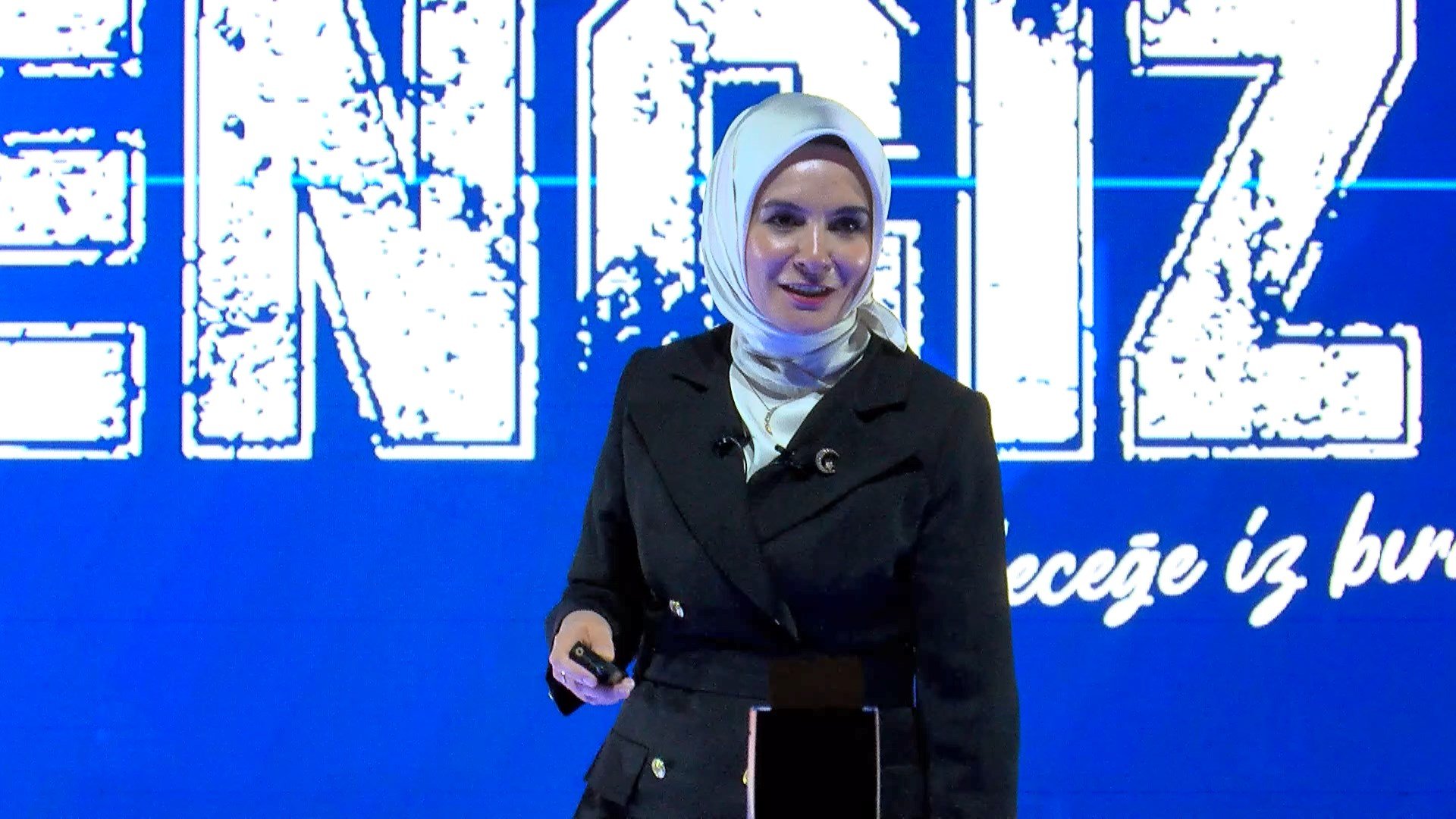 Bakan Göktaş’tan Gençlere Çağrı: ‘Ailenize, Milli Kimliğinize, İnanç Köklerinize Sıkı Sıkı Sarılın’