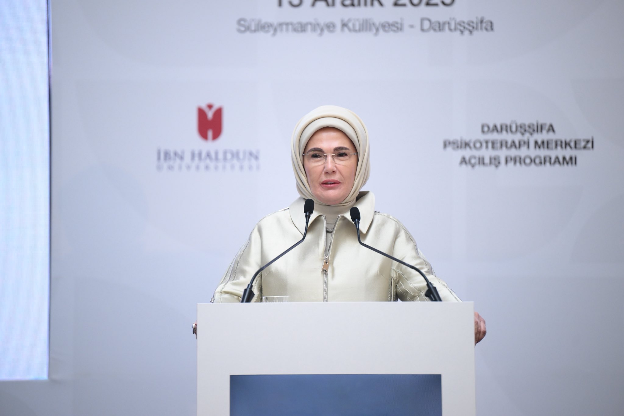 Emine Erdoğan’dan Çarpıcı Tespit: ‘Küresel Bir Antidepresan Toplumu Oluştu’