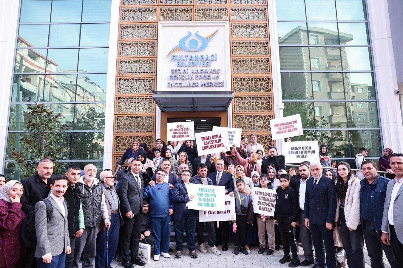 Sultangazi’de Engelliler Günü Coşkusu: Başkan Dursun, ‘Onları Hayatın İçinde Tutacağız’ Dedi