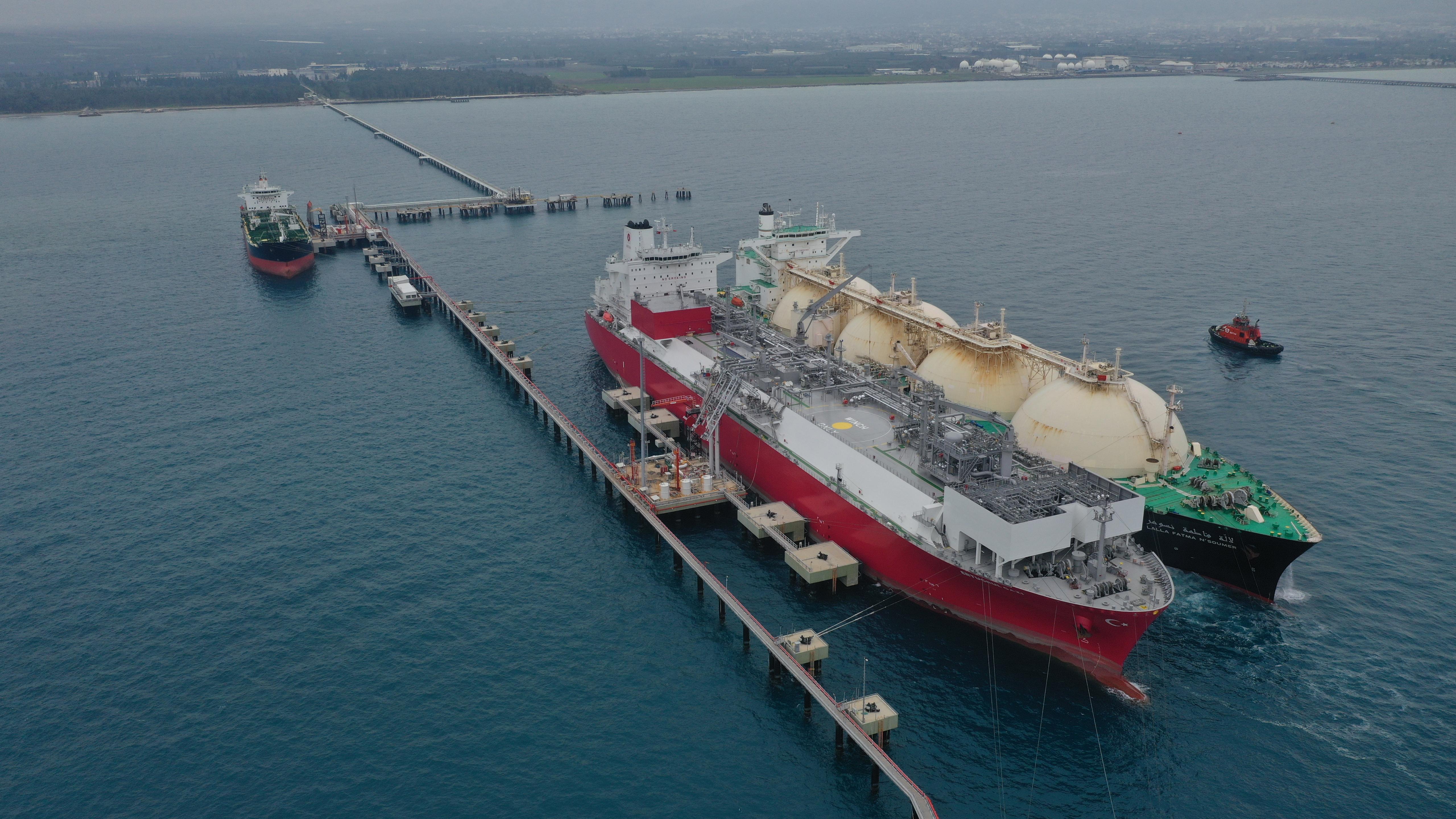 Enerji Bakanı Alparslan Bayraktar, ilk