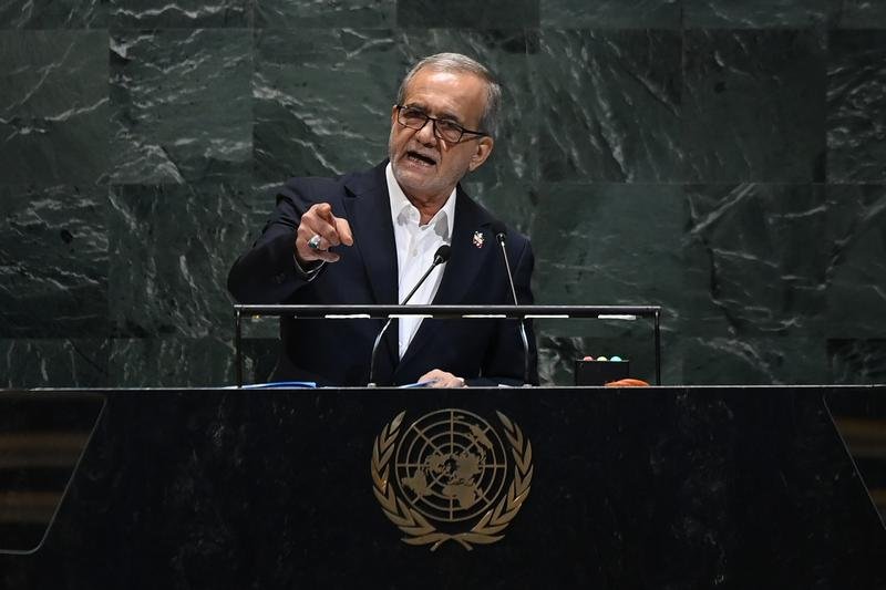 İran Cumhurbaşkanı Mesud Pezeşkiyan,