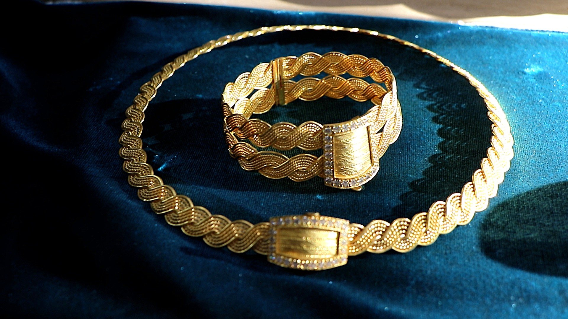 Samsun’da ‘Altın Eller Üretiyor’ Projesiyle Kadınlar Hem Meslek Öğreniyor Hem de Aile Bütçesine Katkı Sağlıyor