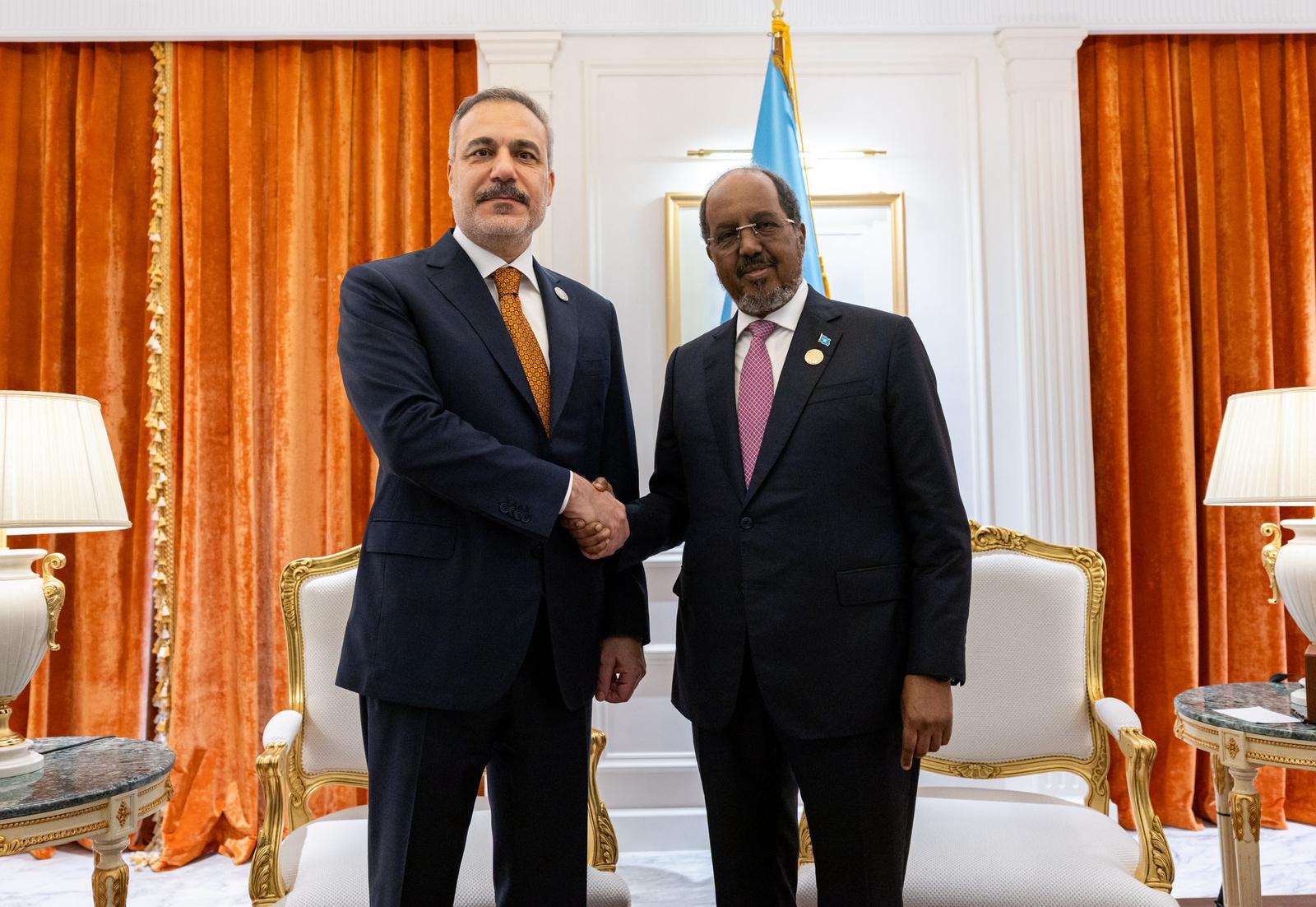 Dışişleri Bakanı Hakan Fidan, Doha’da Somali Cumhurbaşkanı Hasan Şeyh Mahmud ile Görüştü