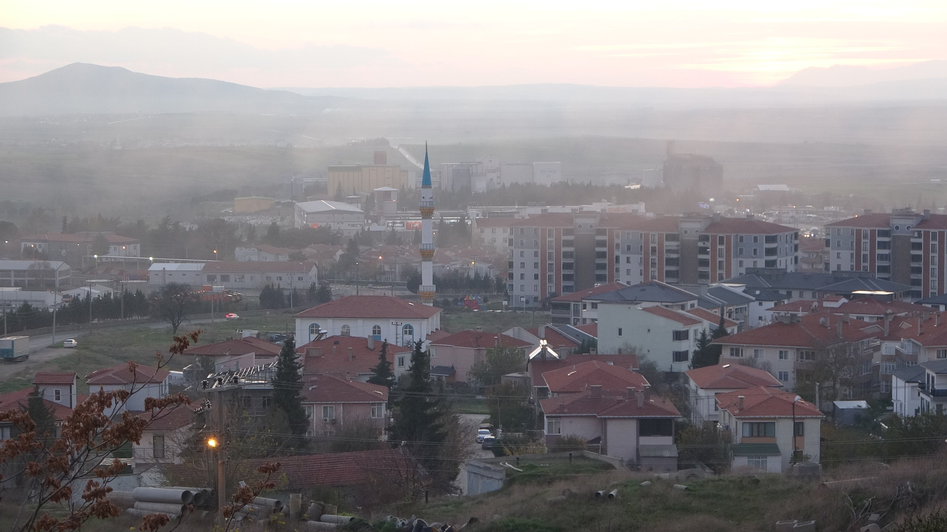 Keşan’da Hava Kirliliği Alarmı: Sobalara ‘Saat’ Yasağı Geliyor!