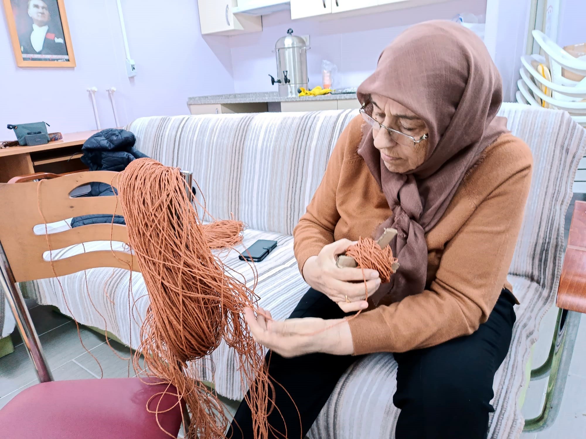 Edirne’de Şehit Yakınlarına Umut Olan Kurs: Kağıt İpten Örgü Çanta Yapımı Başladı