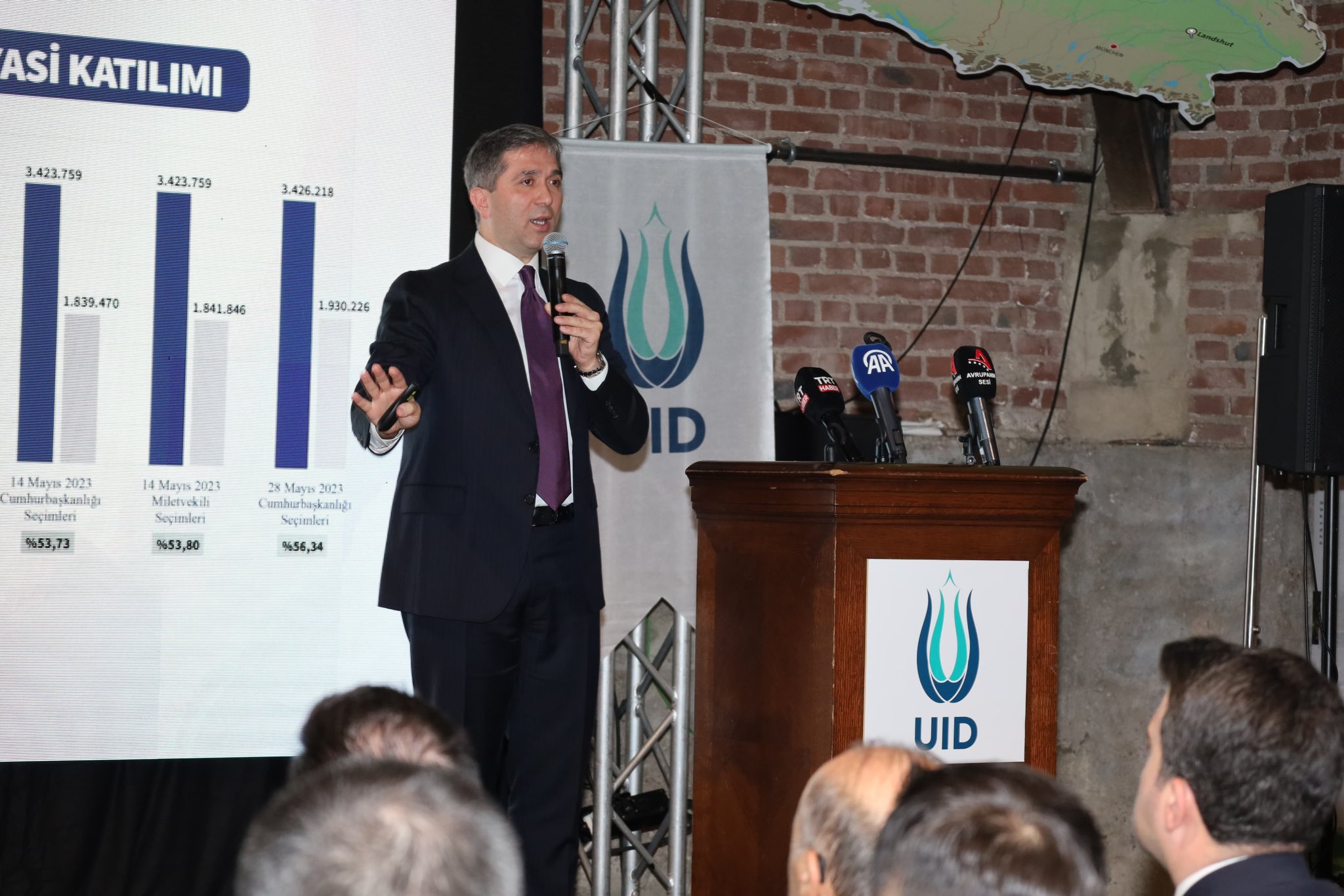 AK Partili Sırakaya, Almanya’da Uluslararası Toplum Akademisi’nin Açılışını Gerçekleştirdi