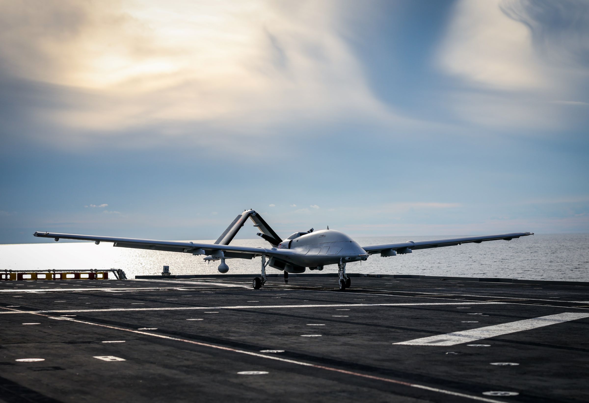 TCG Anadolu’dan Tarihi Atış: Bayraktar TB3, Albatros-S KİDA’yı Yönlendirerek Hedefi İmha Etti