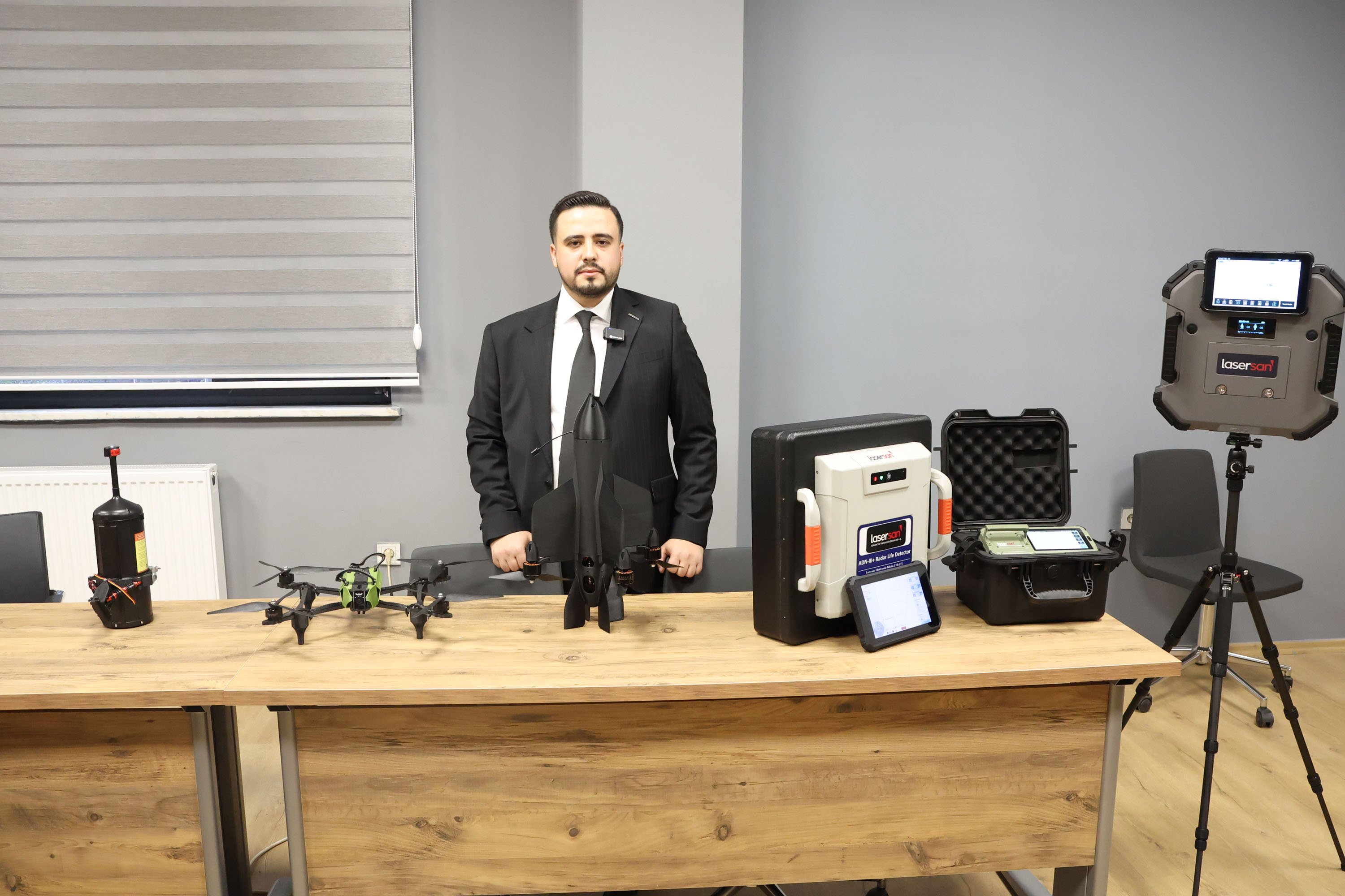 Hazar Altaş, yerli ve