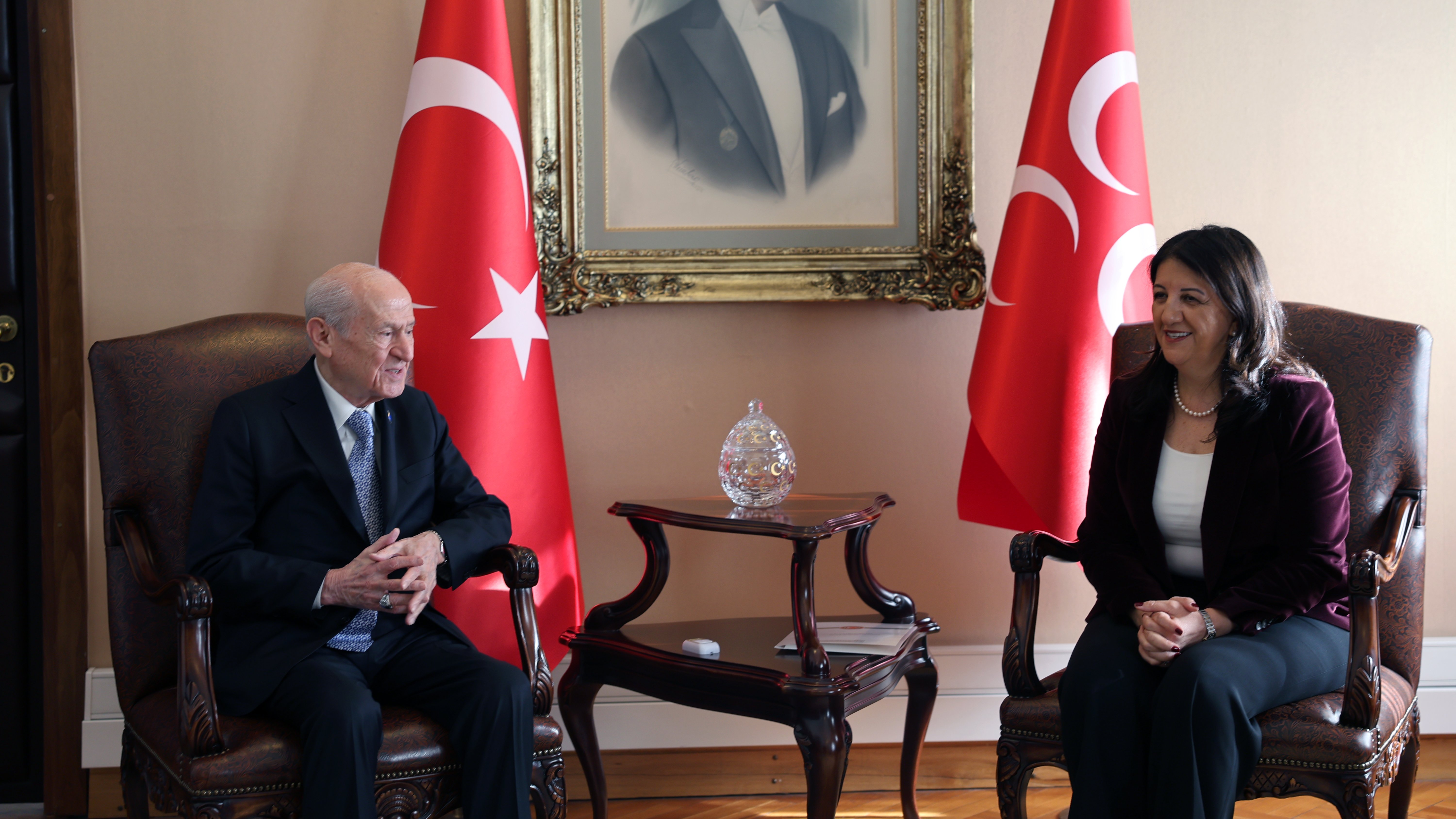 Bahçeli, DEM Parti Heyetinden Sonra Açıkladı: ‘Pervin Hanım’ın Her Cümlesine İmzamı Atıyorum’