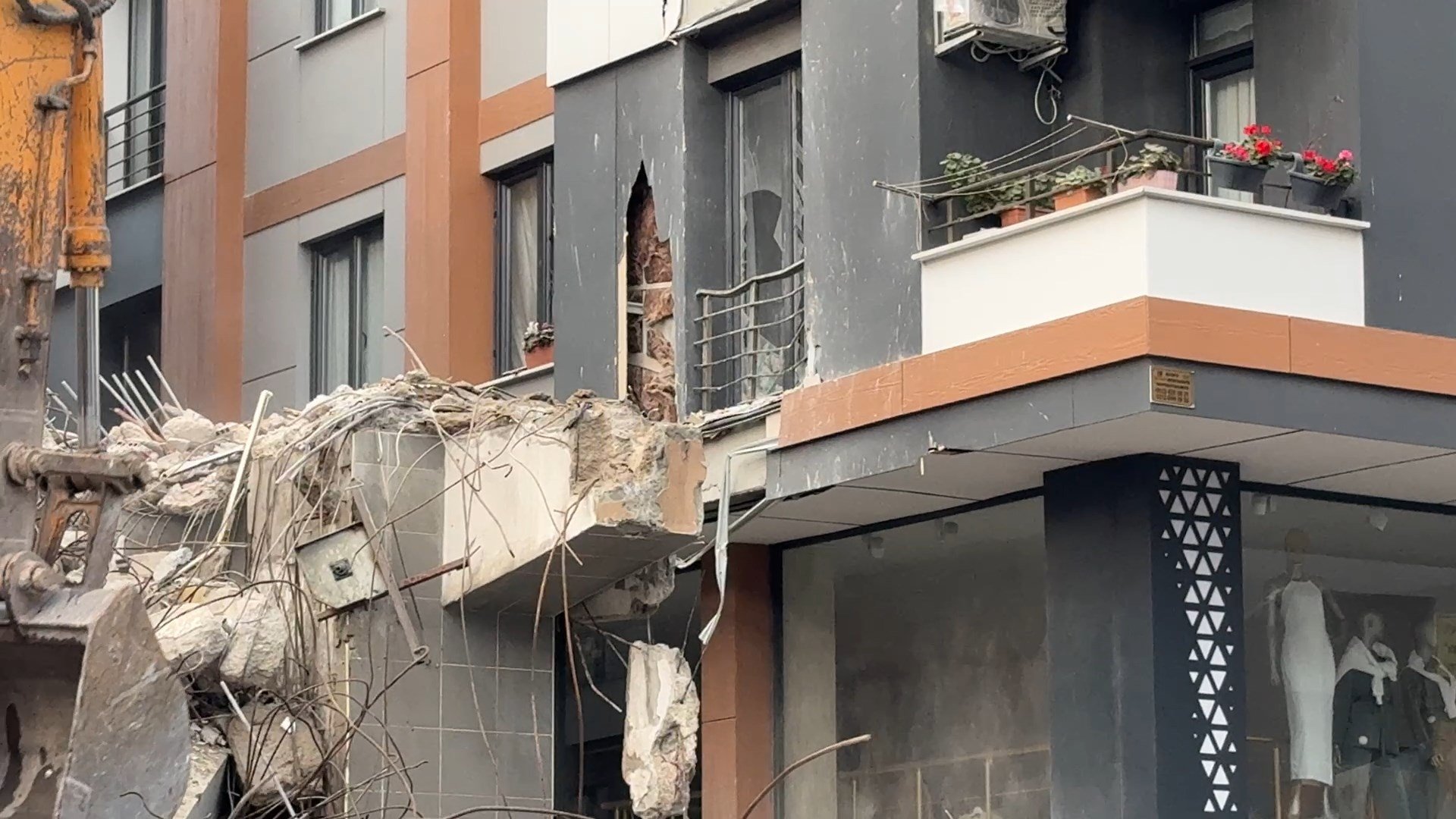 İstanbul Avcılar'da kentsel dönüşüm yıkımı