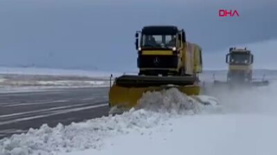 Iğdır Havalimanı'nda etkili olan yoğun