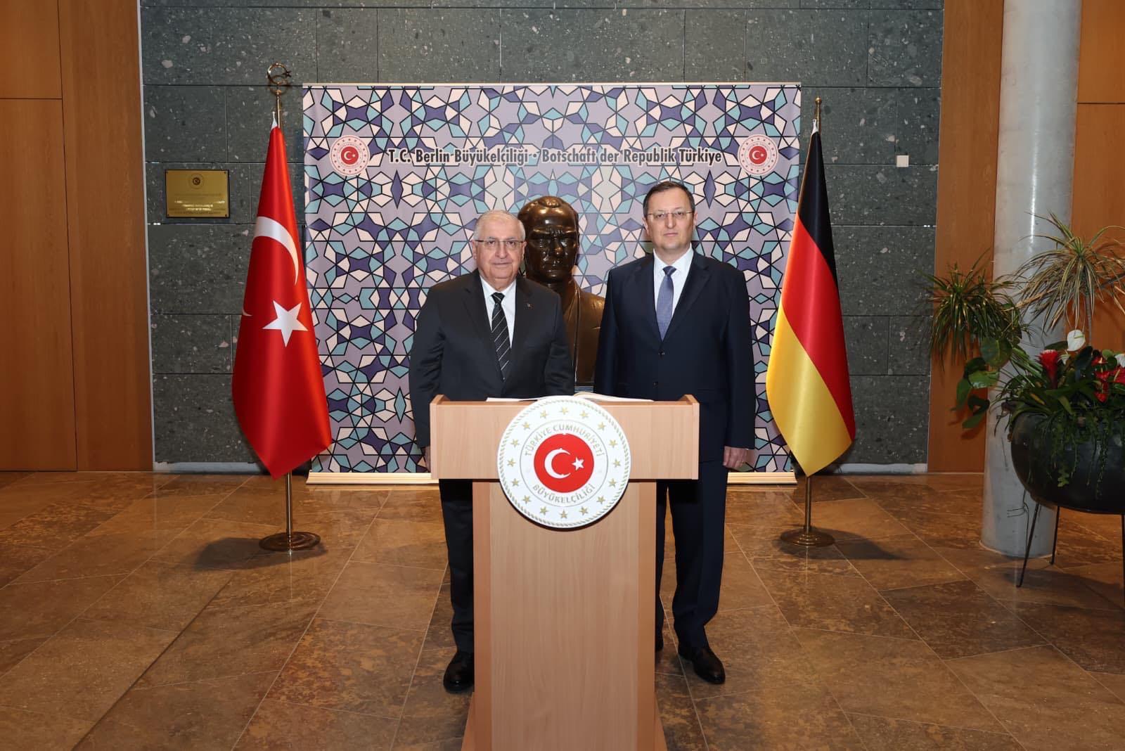 Milli Savunma Bakanı Yaşar Güler,