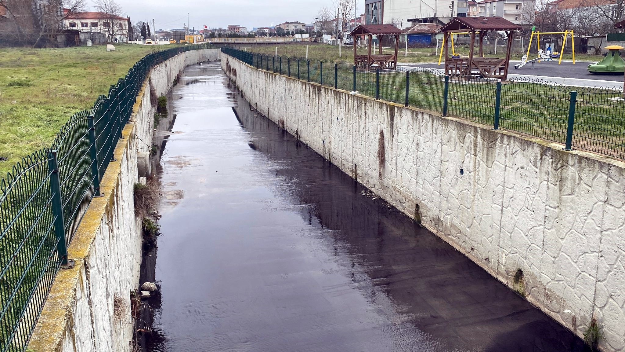 Tekirdağ Kapaklı'da Karaağaç Deresi'nin fabrika