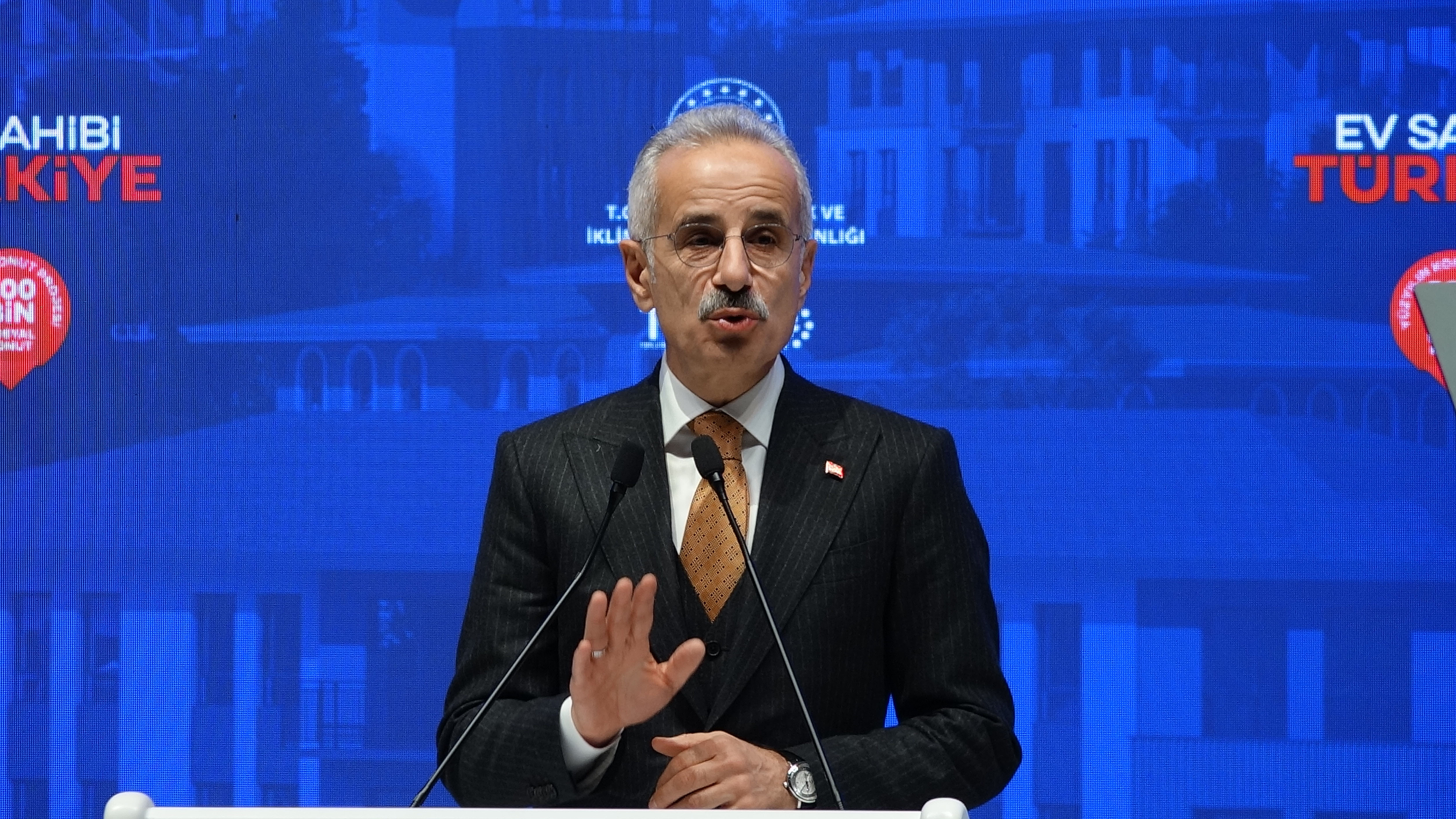 Ulaştırma ve Altyapı Bakanı Abdulkadir