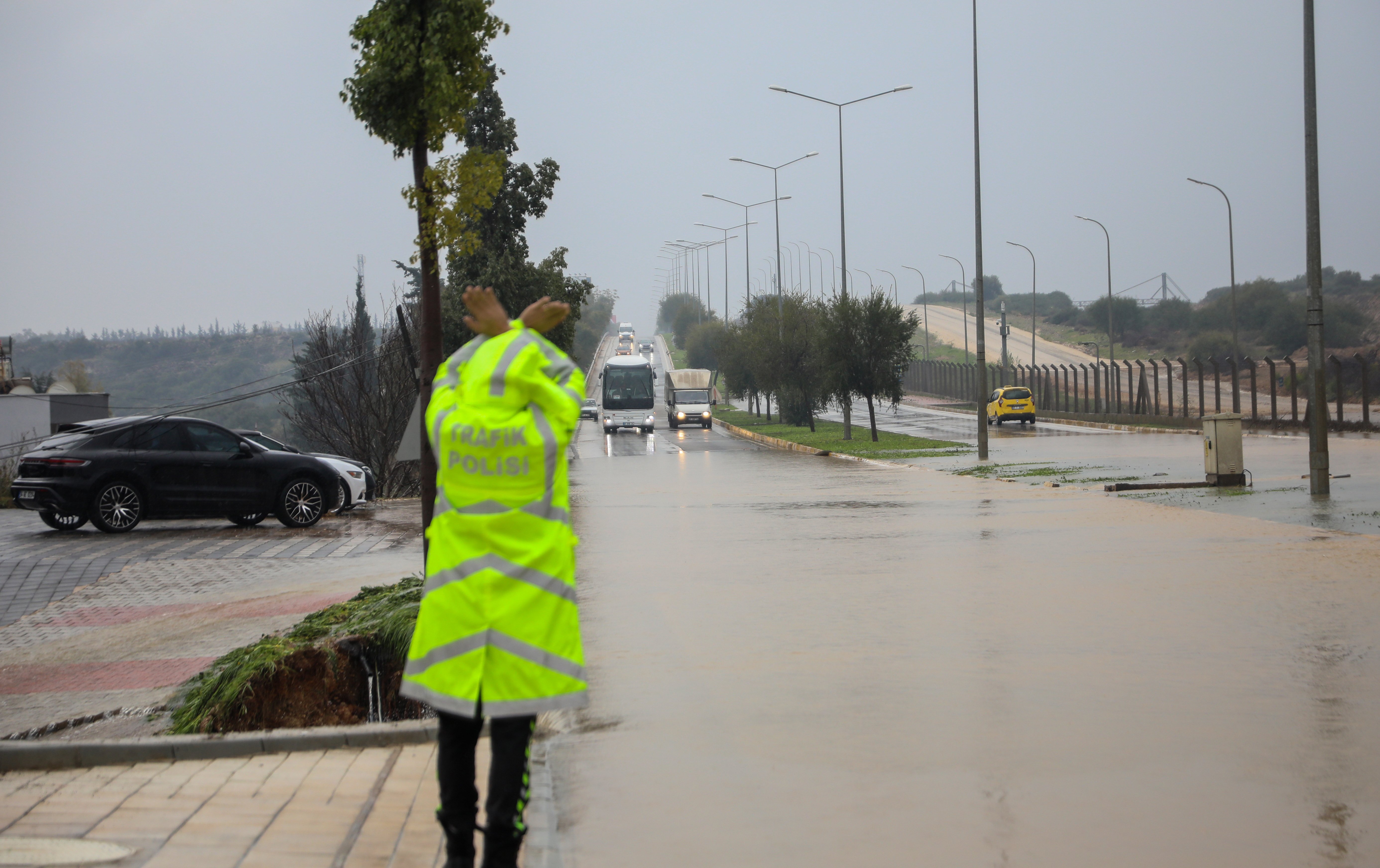 Antalya’da Tarım Arazileri Sular Altında! ‘Sarı Kod’ Uyarısı Yeterli Olmadı