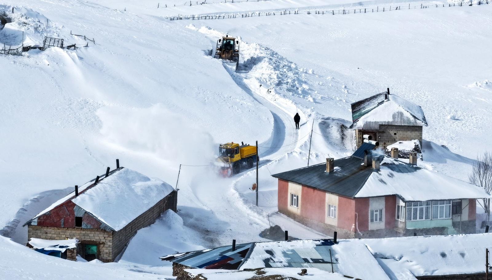Van'da etkili kar yağışı 220