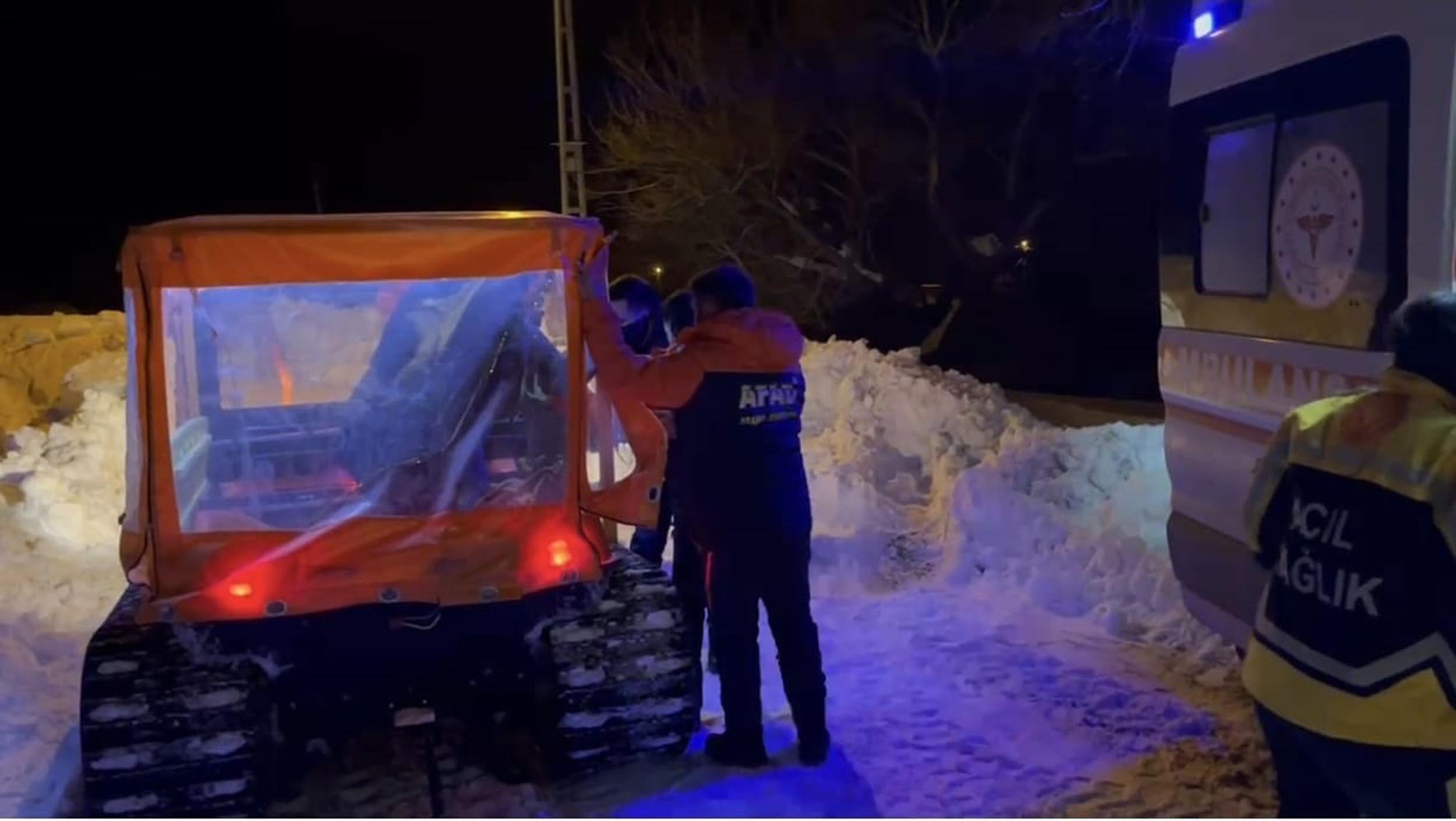 Kars'ın Akdere köyünde tipi altında