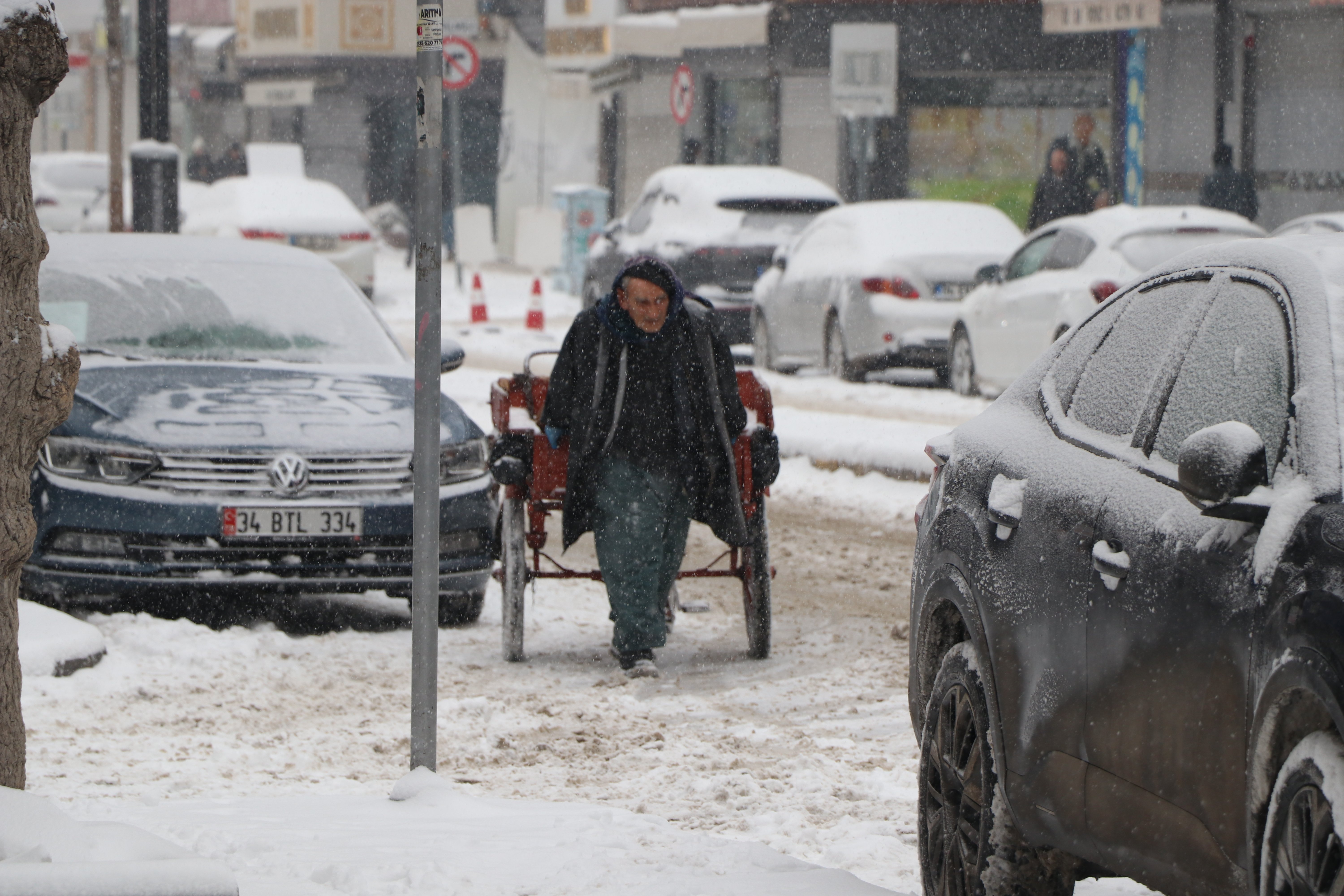 Van'da kar yağışı nedeniyle kapanan