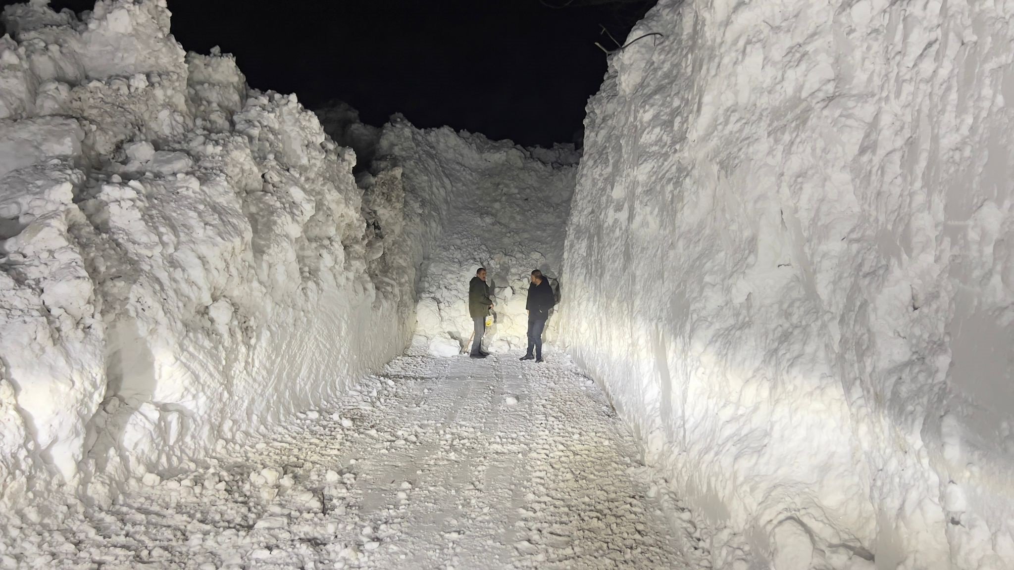 Hakkari'nin Yüksekova ilçesinde çığ