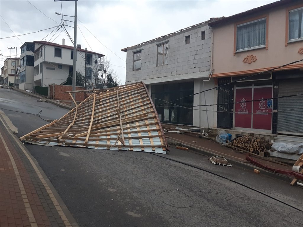 Kocaeli Valiliği, fırtına nedeniyle taşımalı