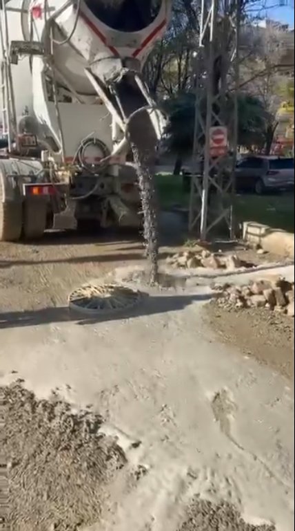 Hatay'da kanalizasyona çimento döken firma,