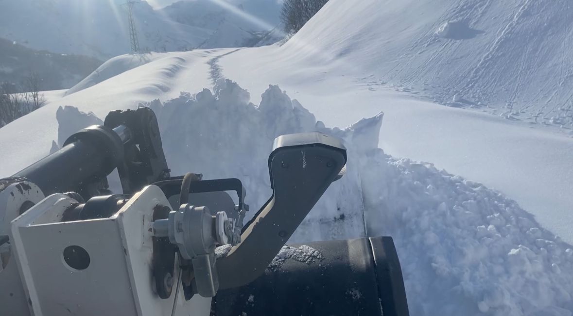 Tunceli'de etkili olan kar