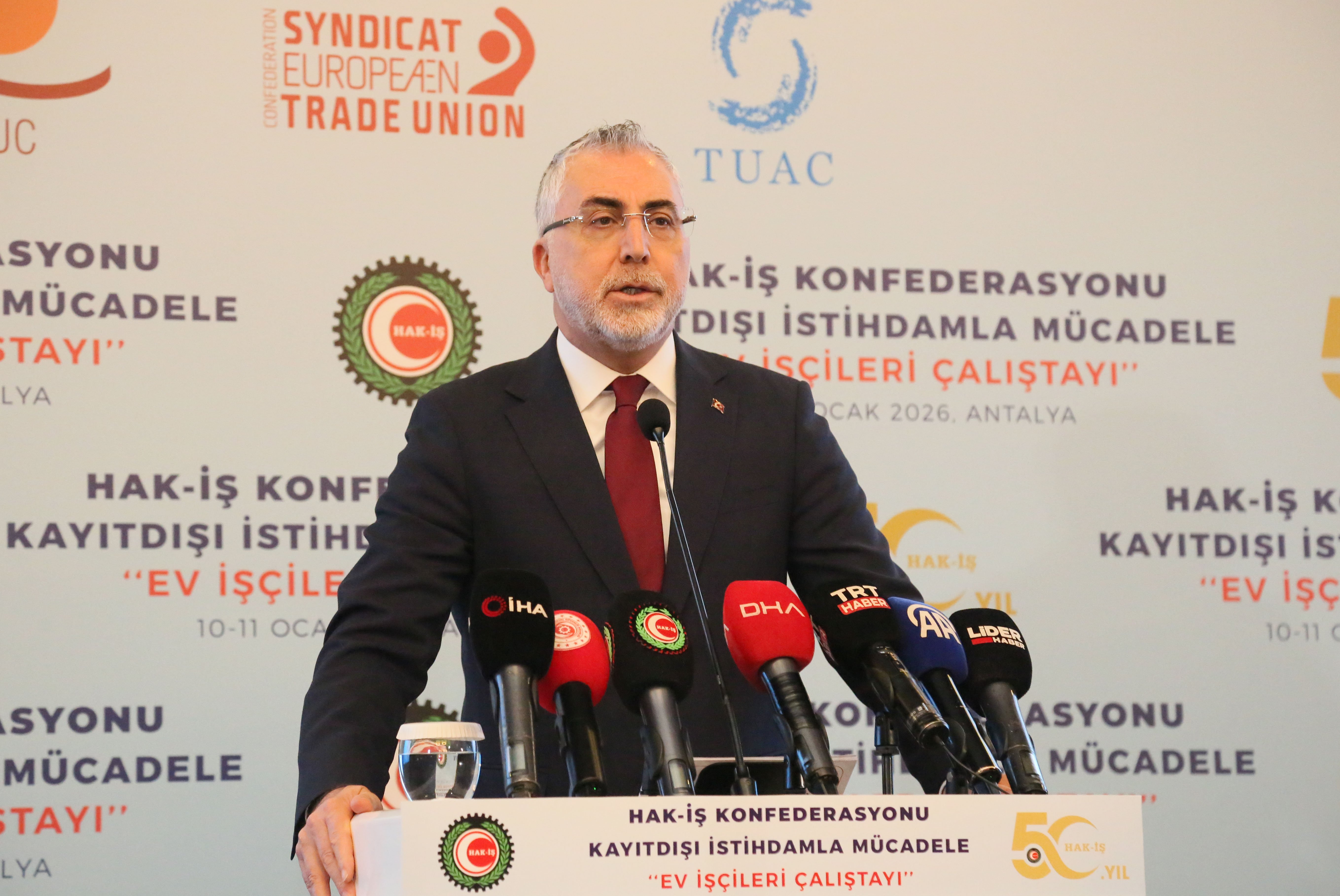 Çalışma Bakanı Vedat Işıkhan, ev