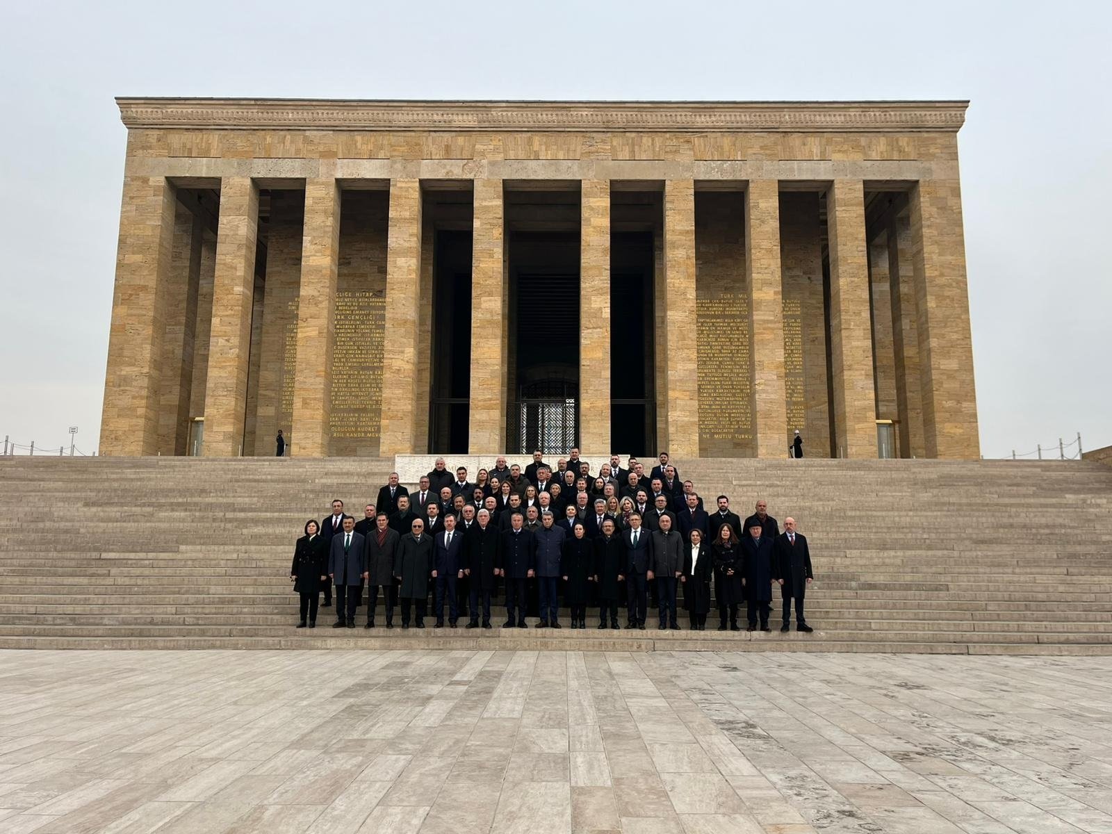İYİ Parti Lideri Dervişoğlu, Kongre Sonrası Anıtkabir’de: ‘Cumhuriyet Adaletle Ayakta Durur’