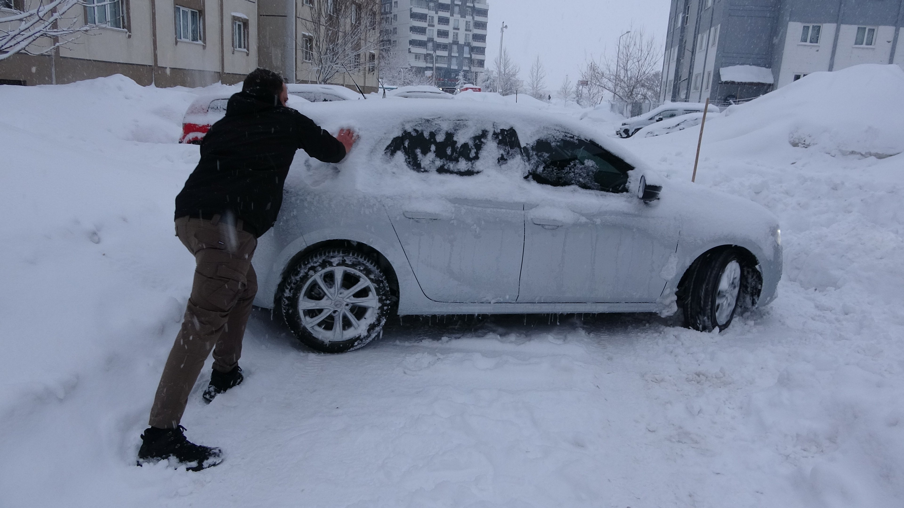 Bitlis'te etkili olan kar yağışı