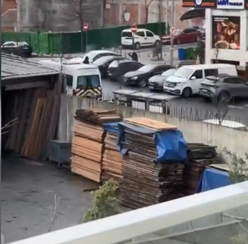 İstanbul Kağıthane'de otomobile düzenlenen