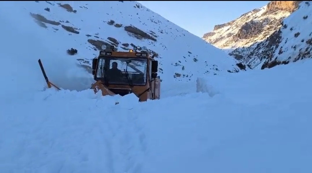 Van'ın Başkale ilçesinde çığ nedeniyle