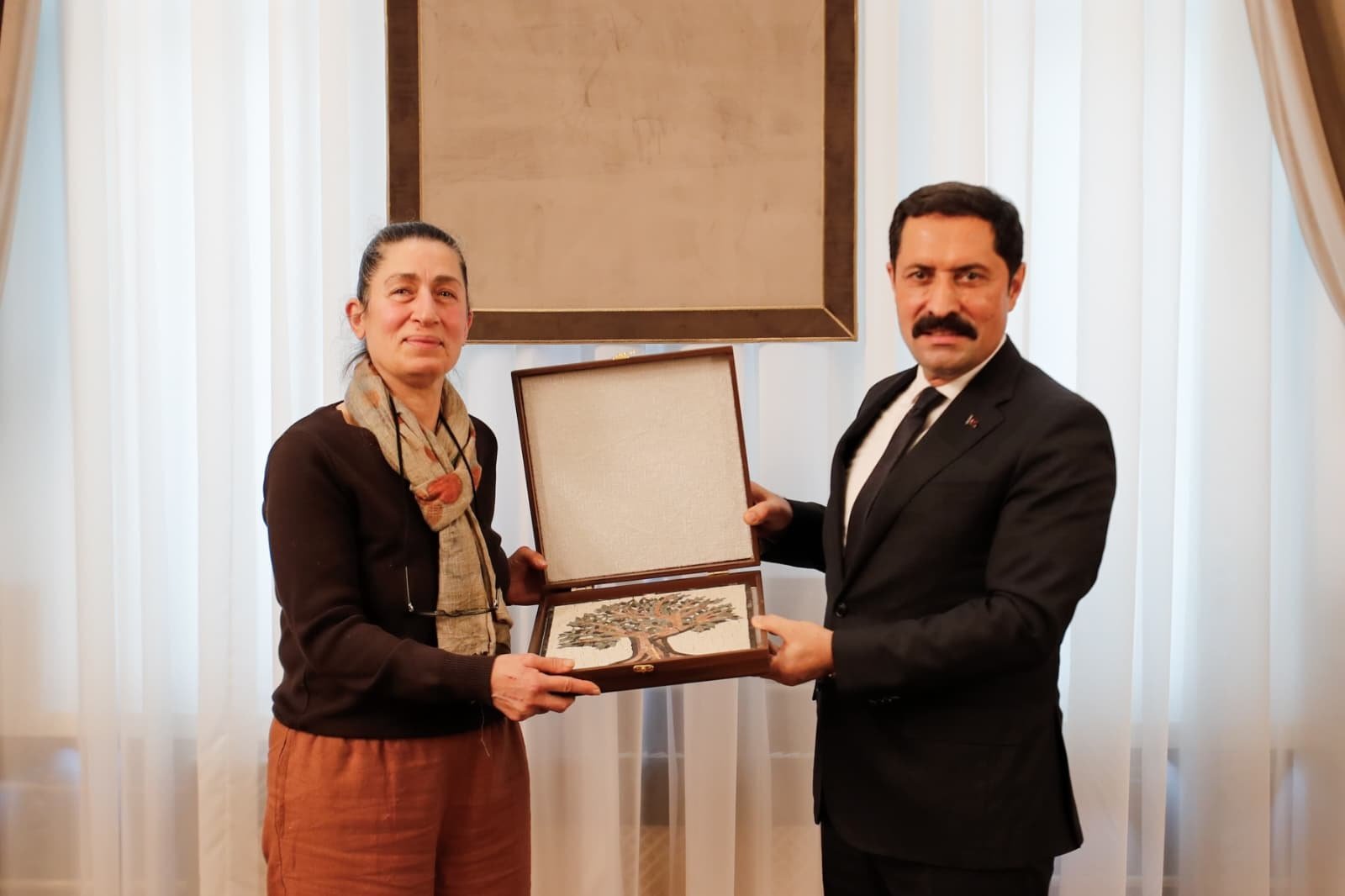 Hatay'da ipek böcekçiliği yapan Emel