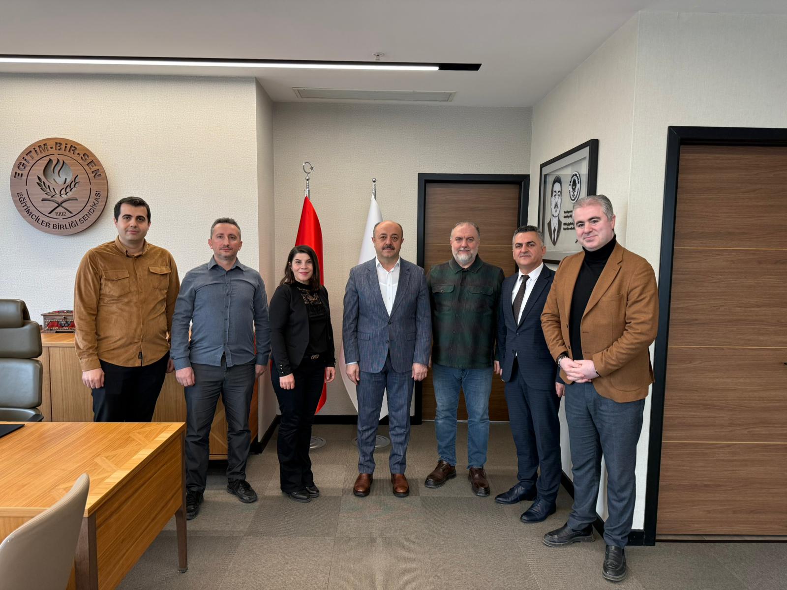 Doktoralı öğretmenler, Eğitim-Bir-Sen'i ziyaret ederek