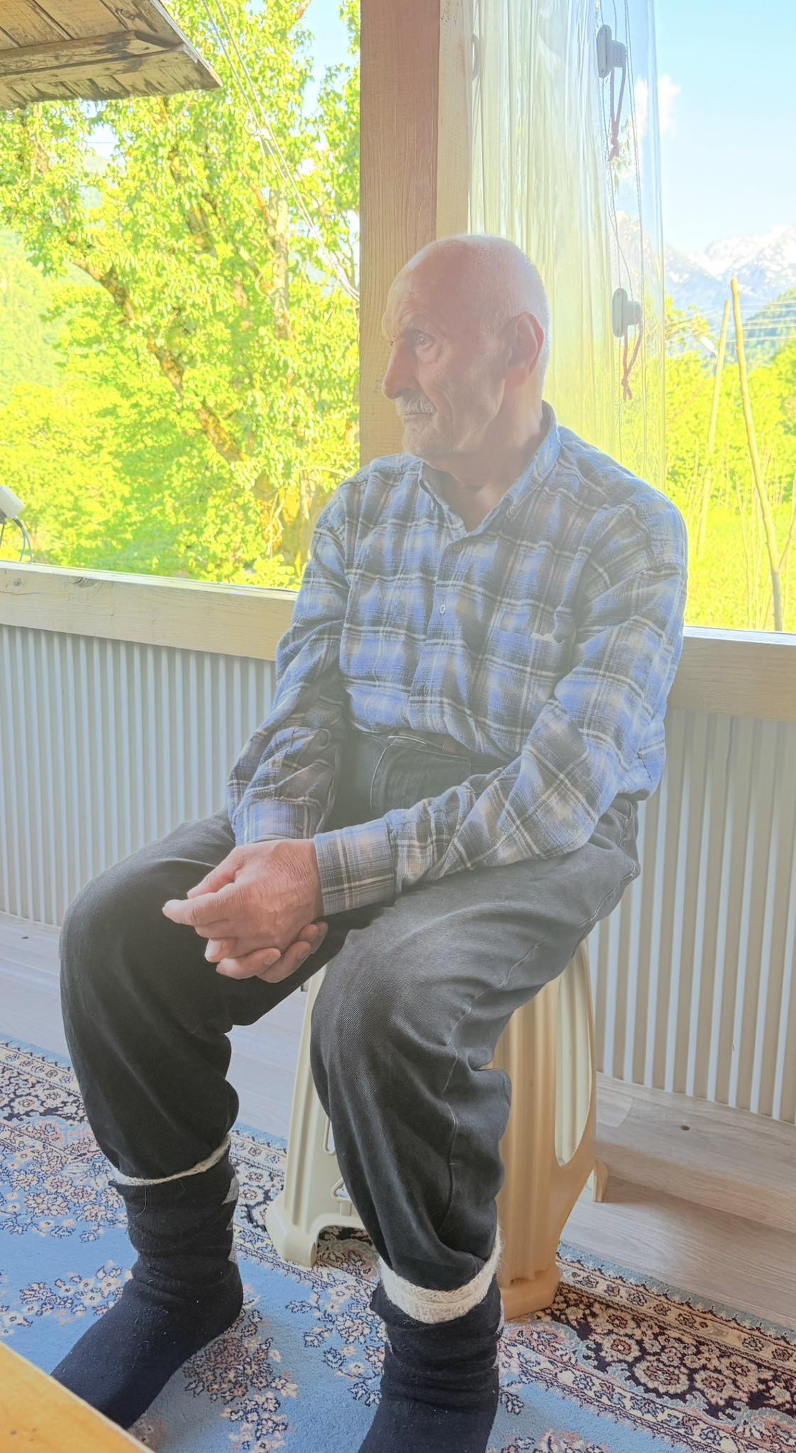 Artvin Borçka'da köy yolu kardan