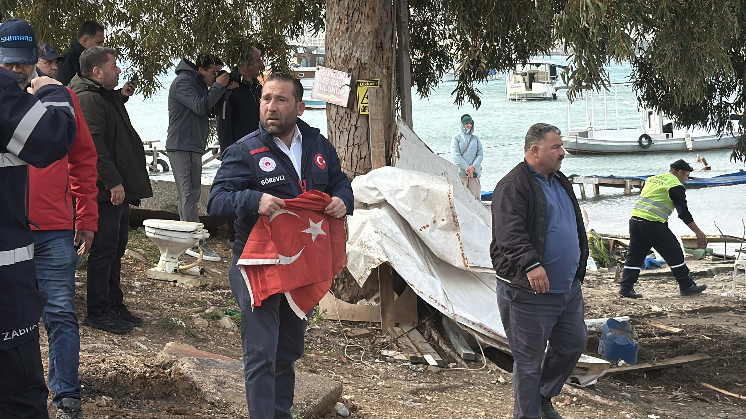 Bodrum'da kaçak tekne yıkımı sırasında