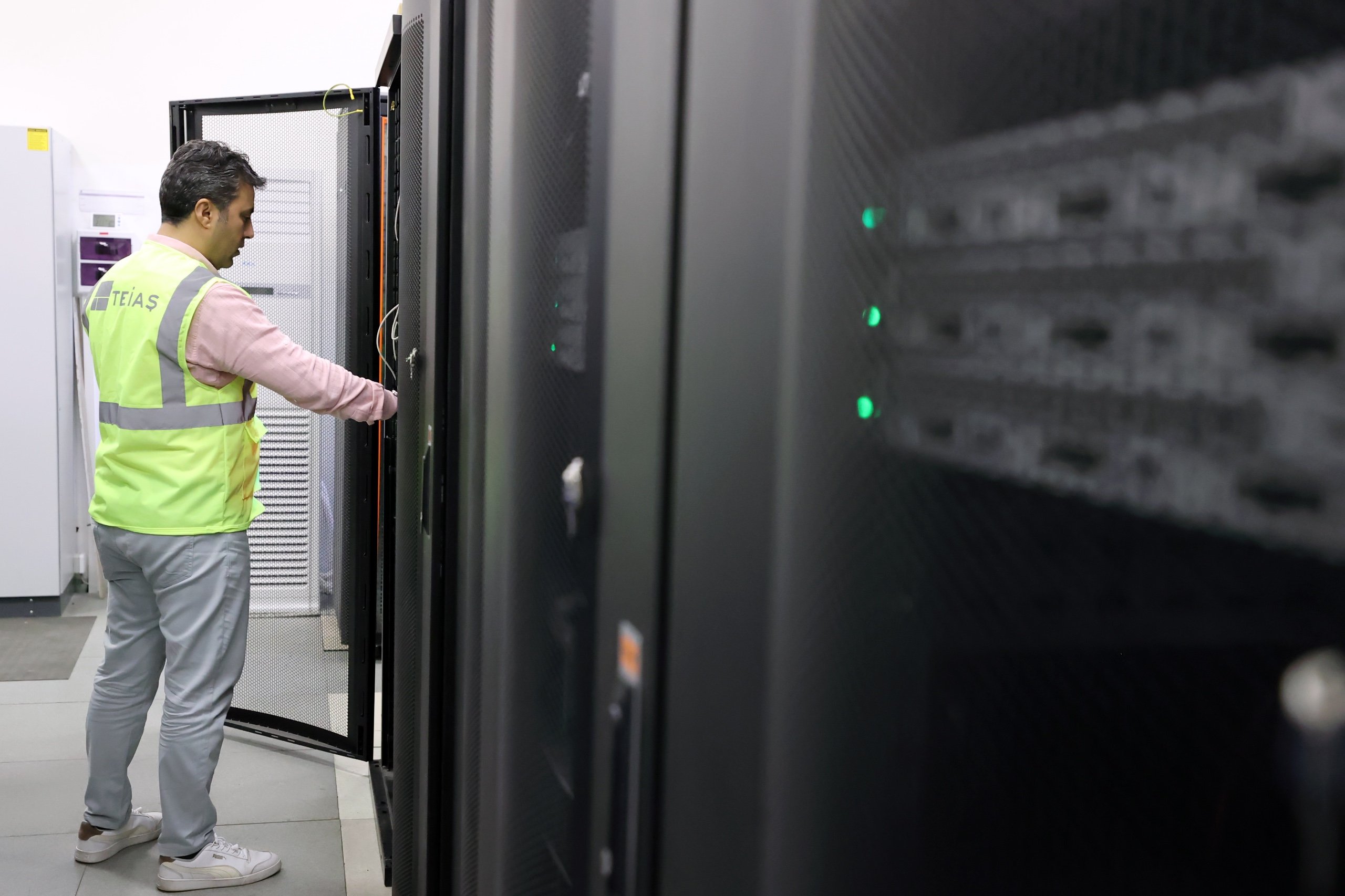 Enerji Bakanlığı, elektrik iletim hatlarındaki