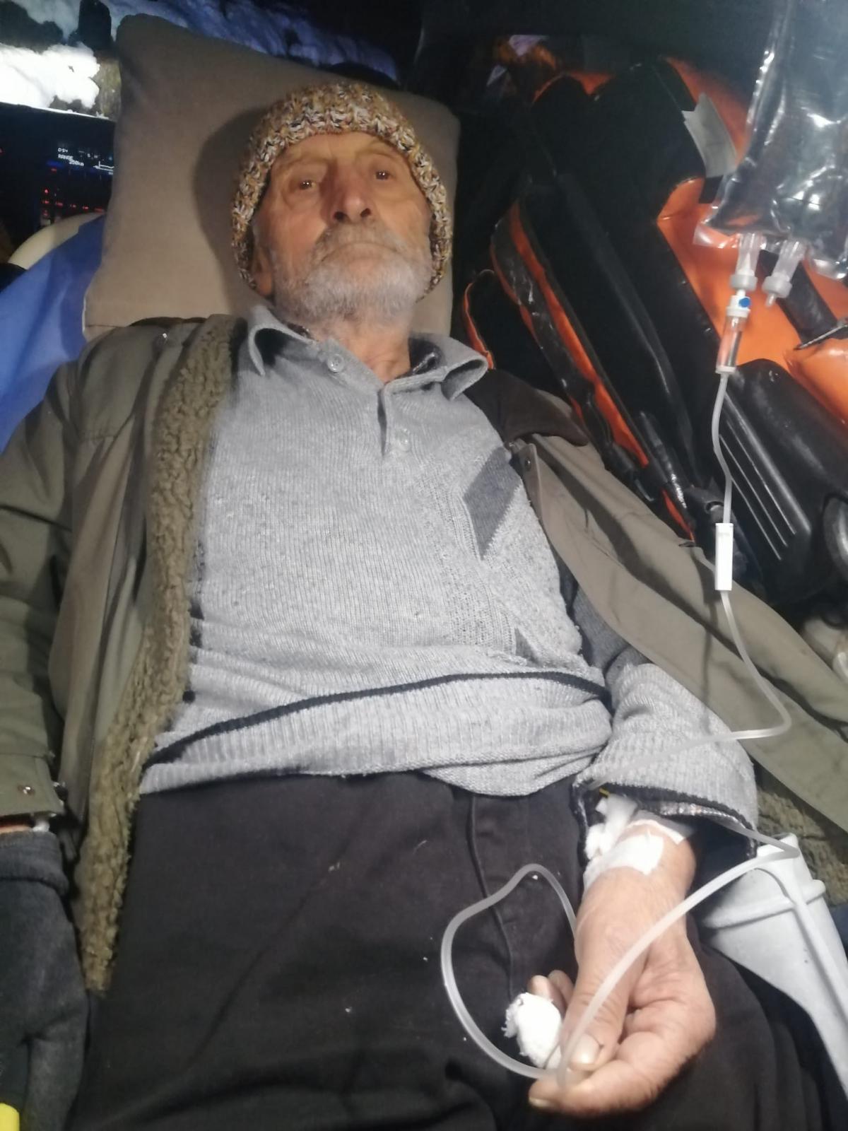 Artvin Borçka'da kar nedeniyle yolu